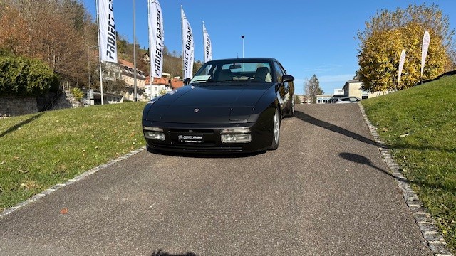 PORSCHE 944 Turbo