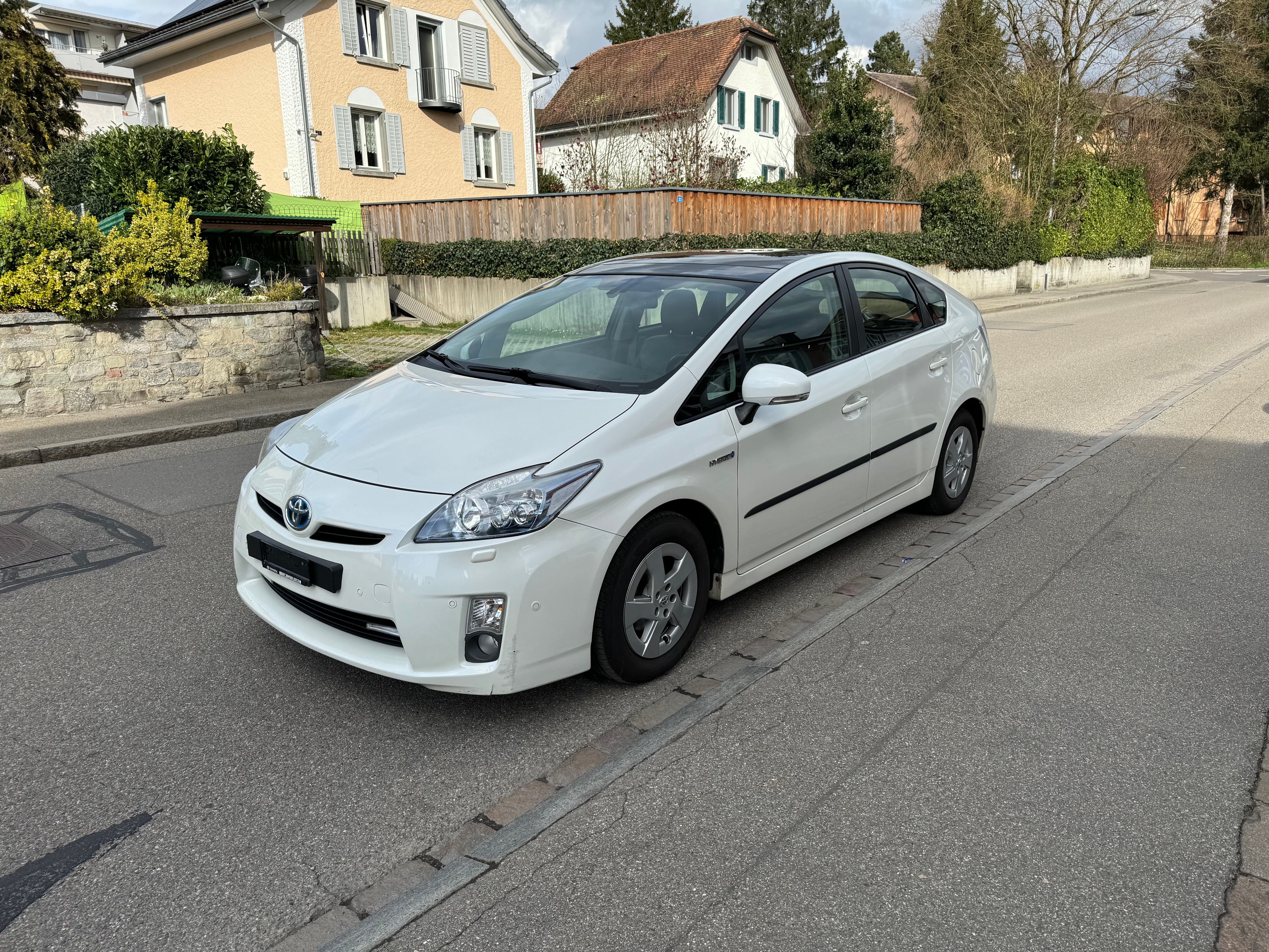 TOYOTA Prius 1.8 16V HSD Sol Premium