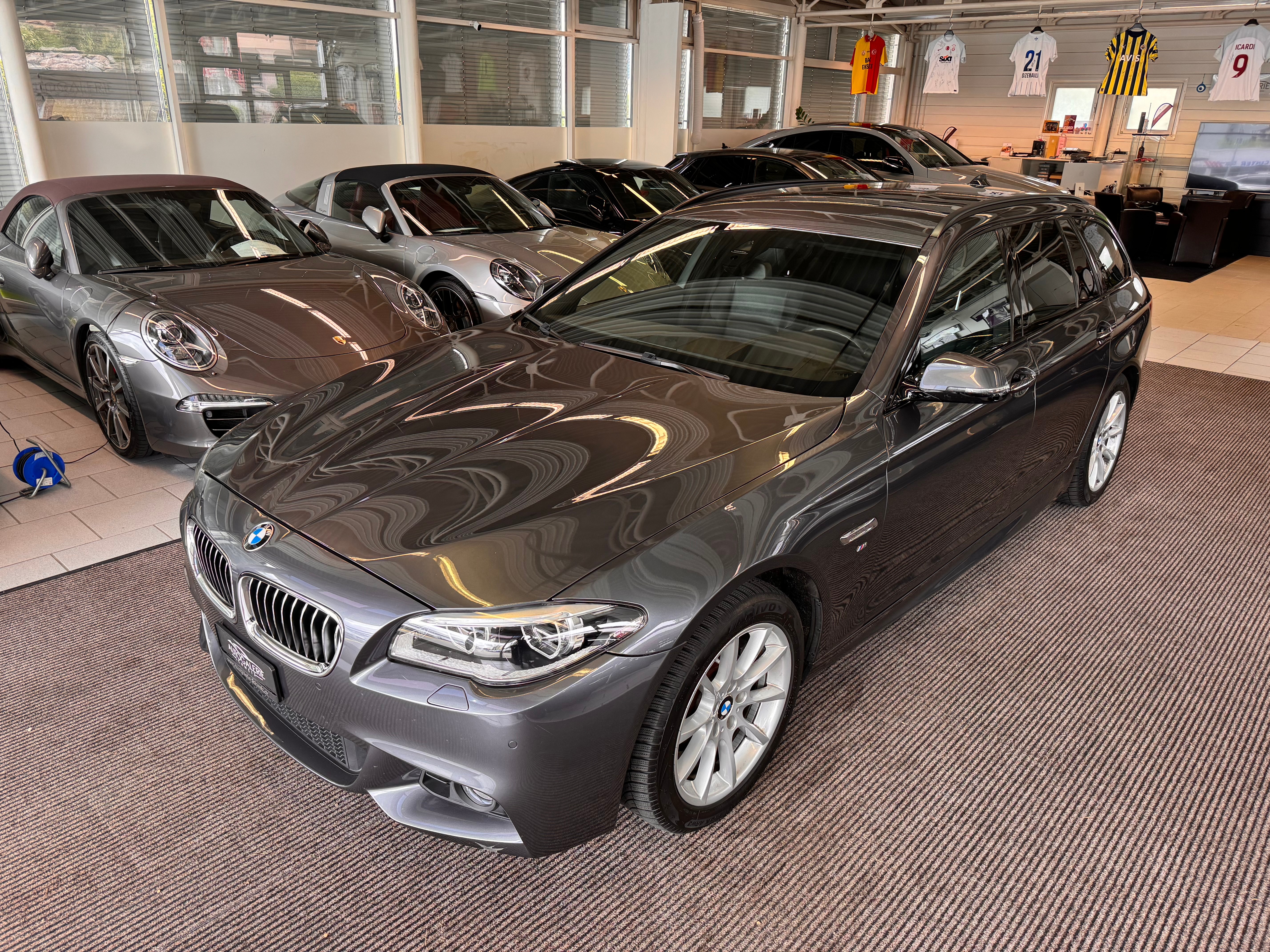 BMW 520d Touring xDrive Steptronic M - SPORTPAKET | CH | Facelift | Driving Assistant | Head Up |