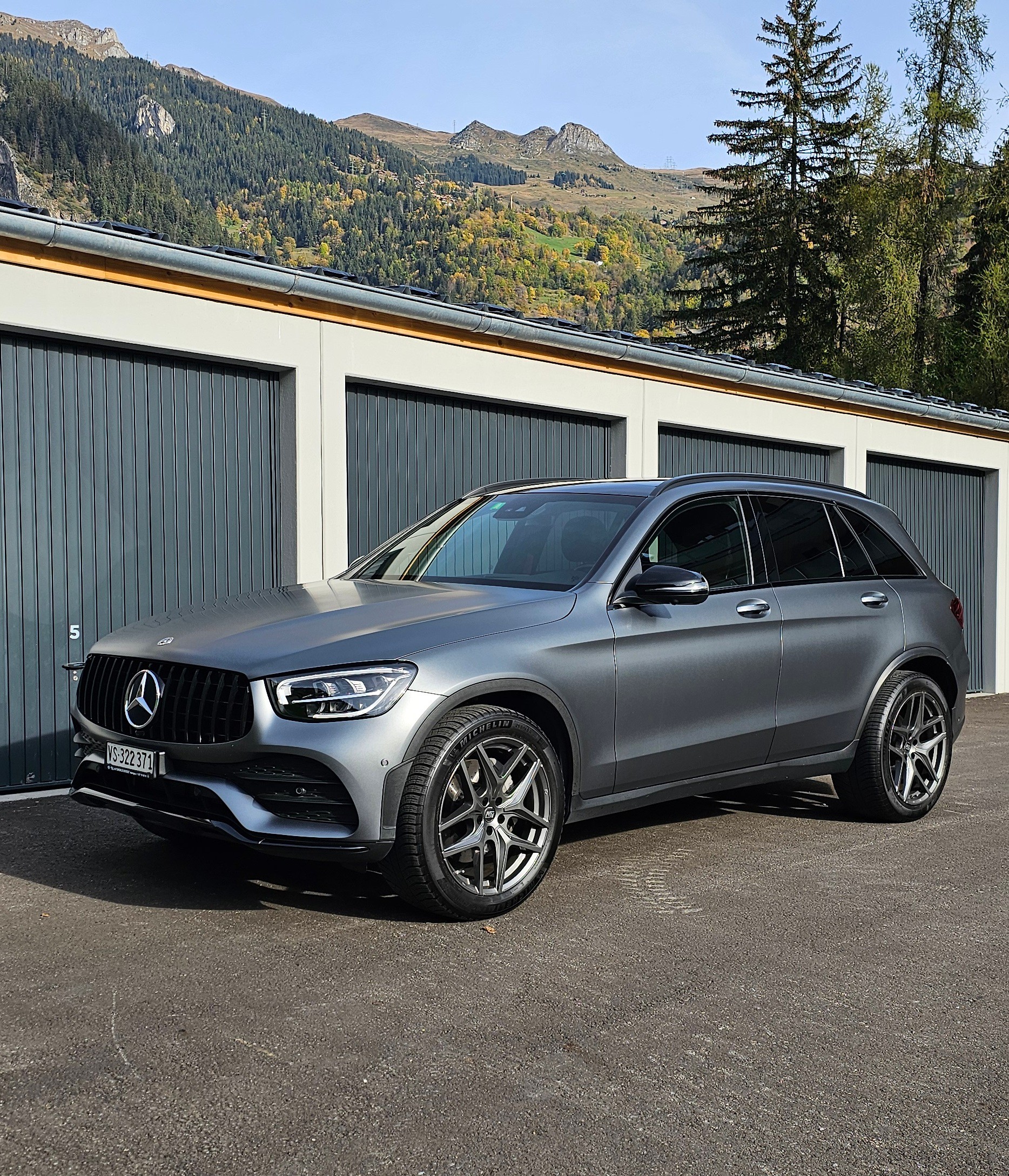 MERCEDES-BENZ GLC 300 AMG Line 4Matic 9G-Tronic