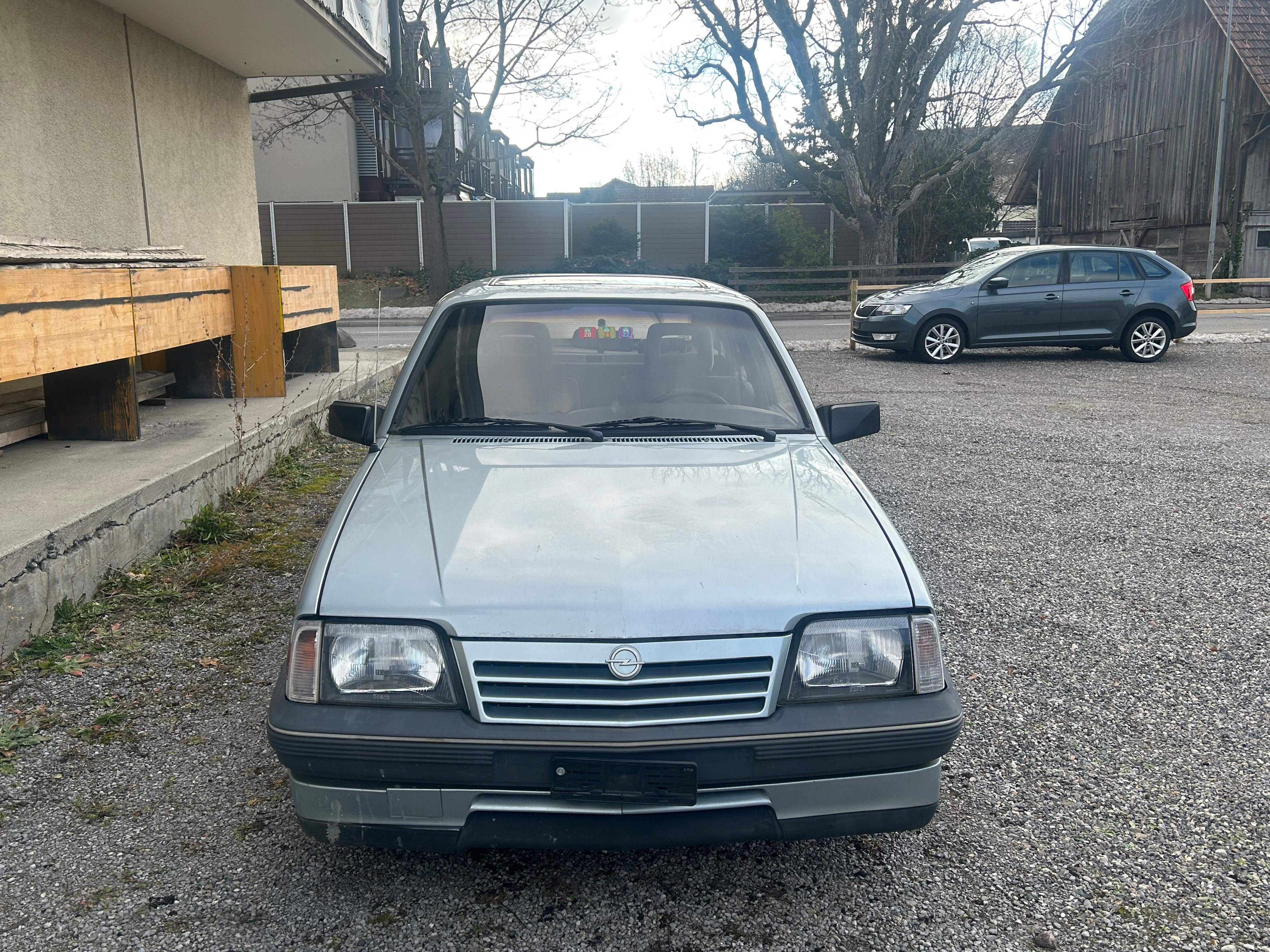 OPEL Ascona 2000i LS