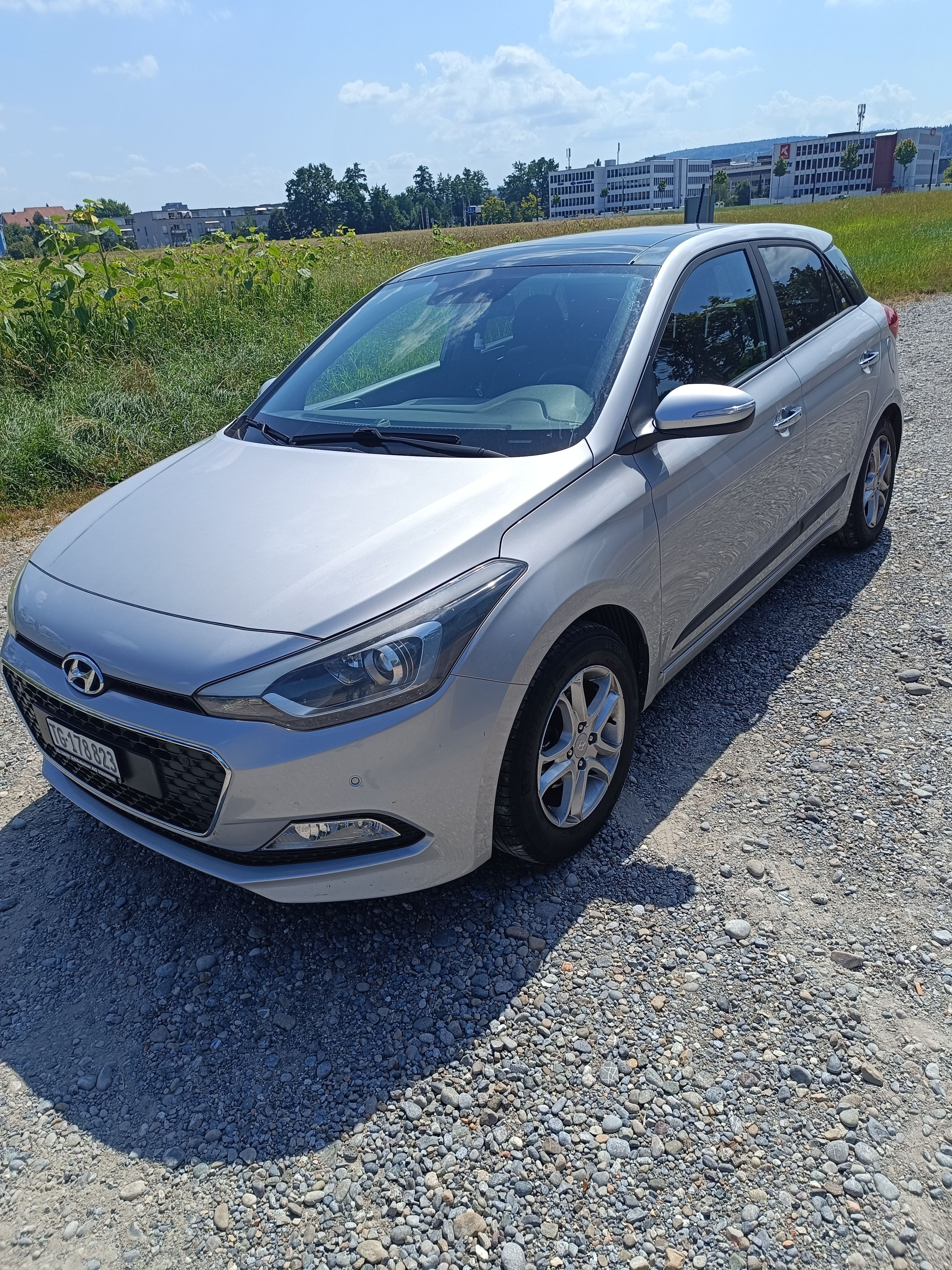 HYUNDAI i20 1,4 Vertex,AHK,Panoramadach,Navi