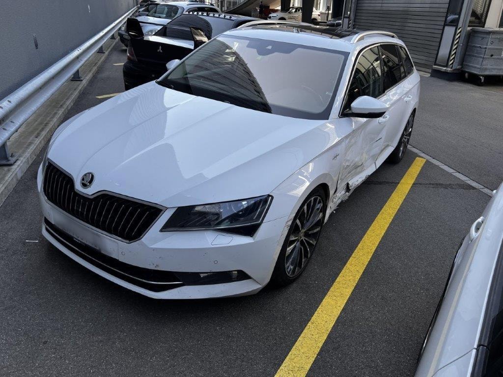 SKODA Superb Combi 2.0 TSI L&K DSG 4x4