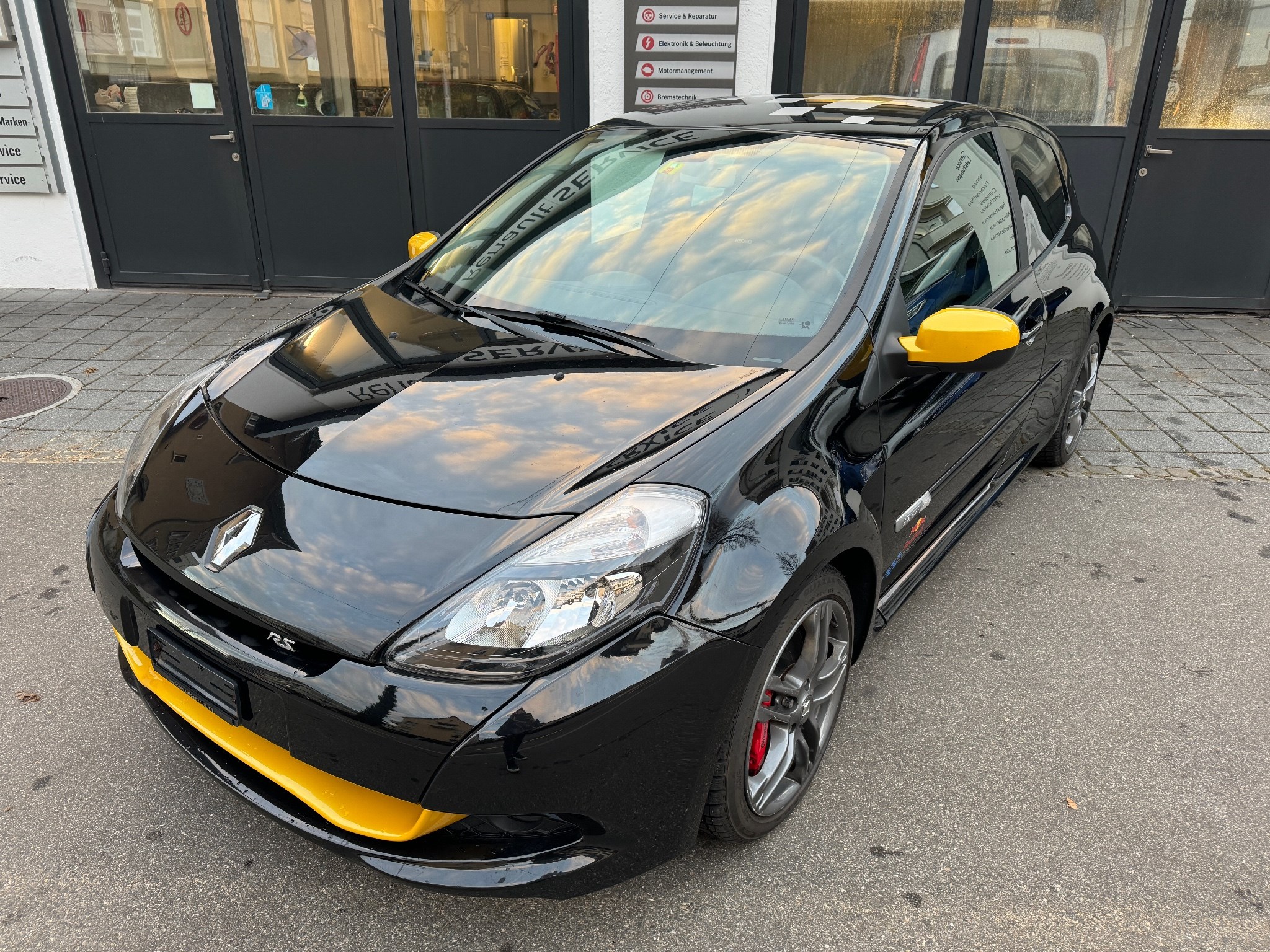 RENAULT Clio 2.0 16V Red Bull Racing