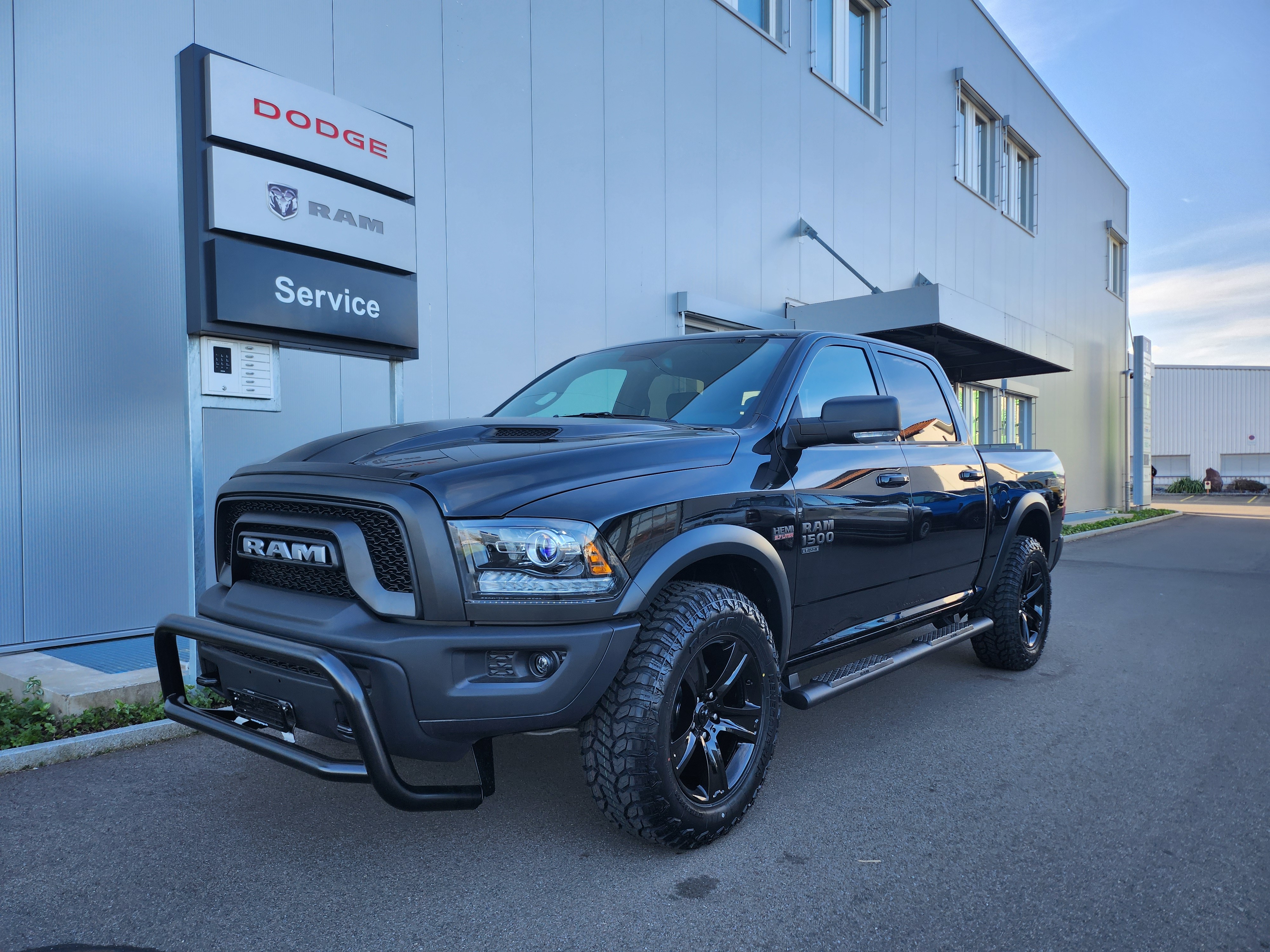 DODGE Ram 1500 5.7 4x4 Crew Cab Warlock