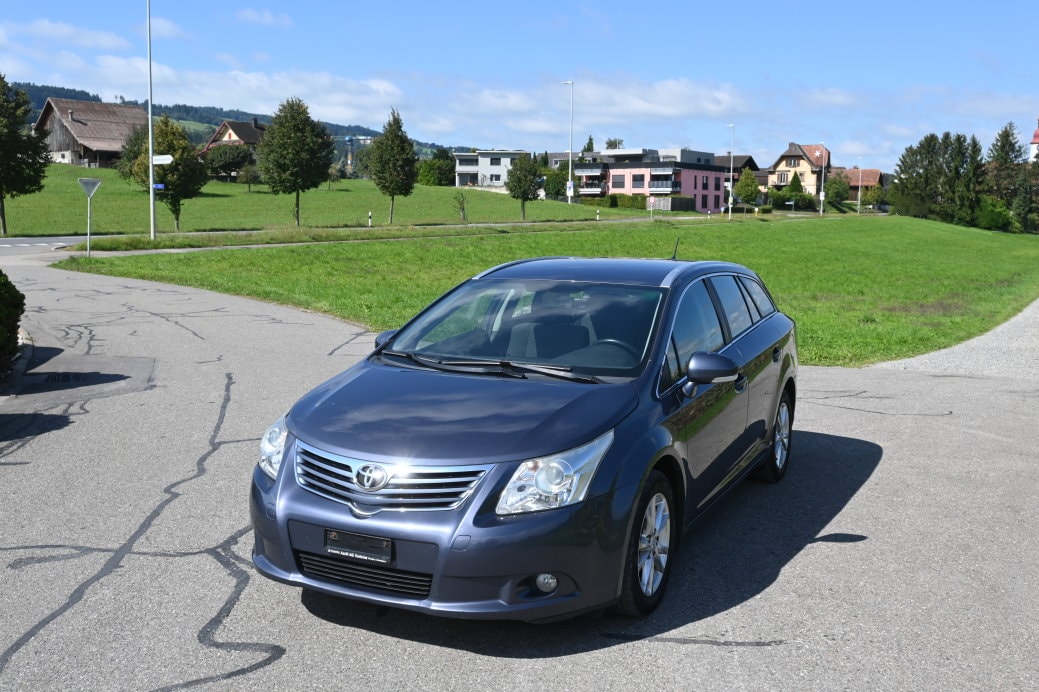 TOYOTA Avensis Sportswagon 2.0D-4D Linea Luna