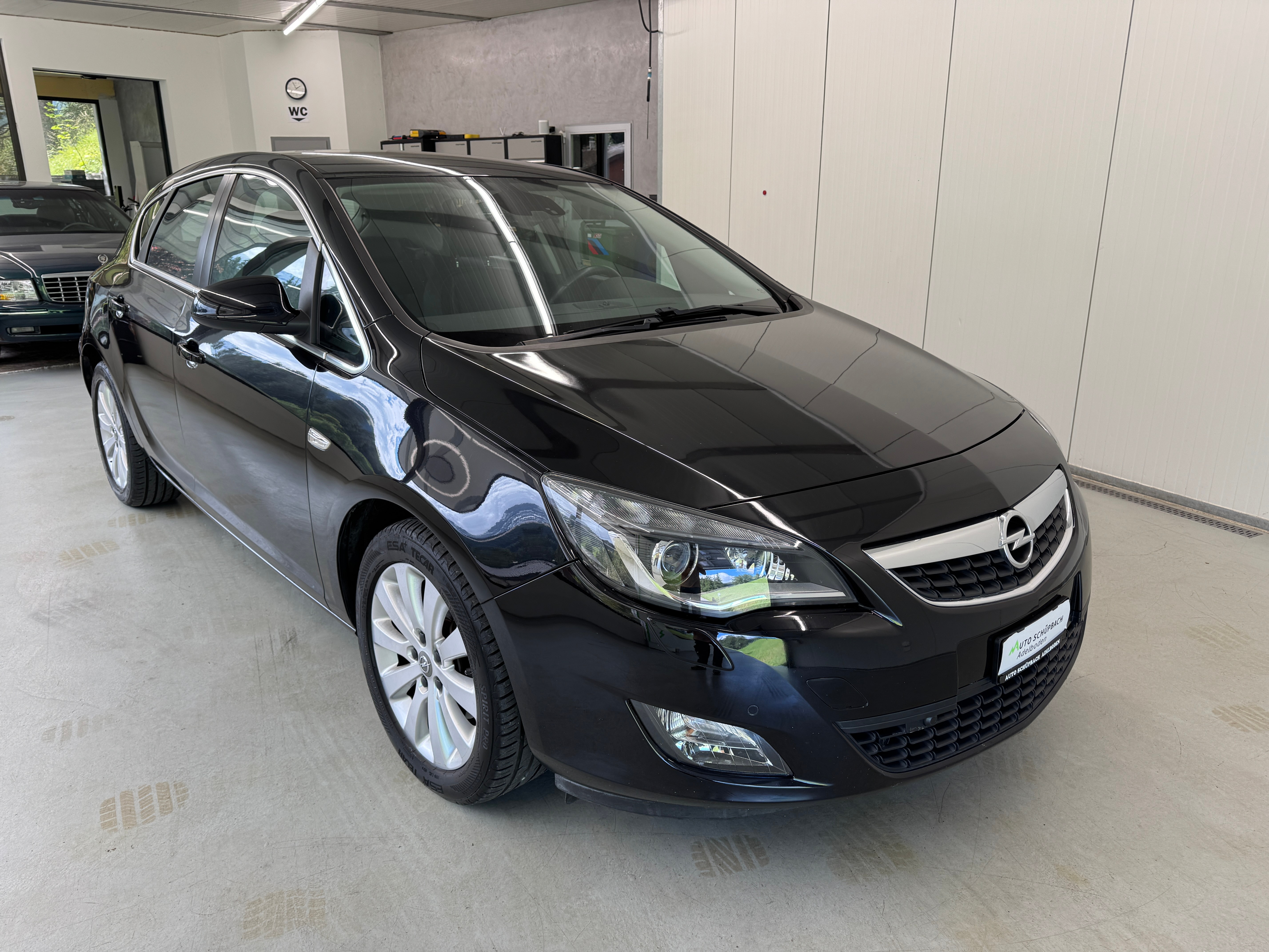 OPEL Astra 1.6i 16V Turbo Cosmo