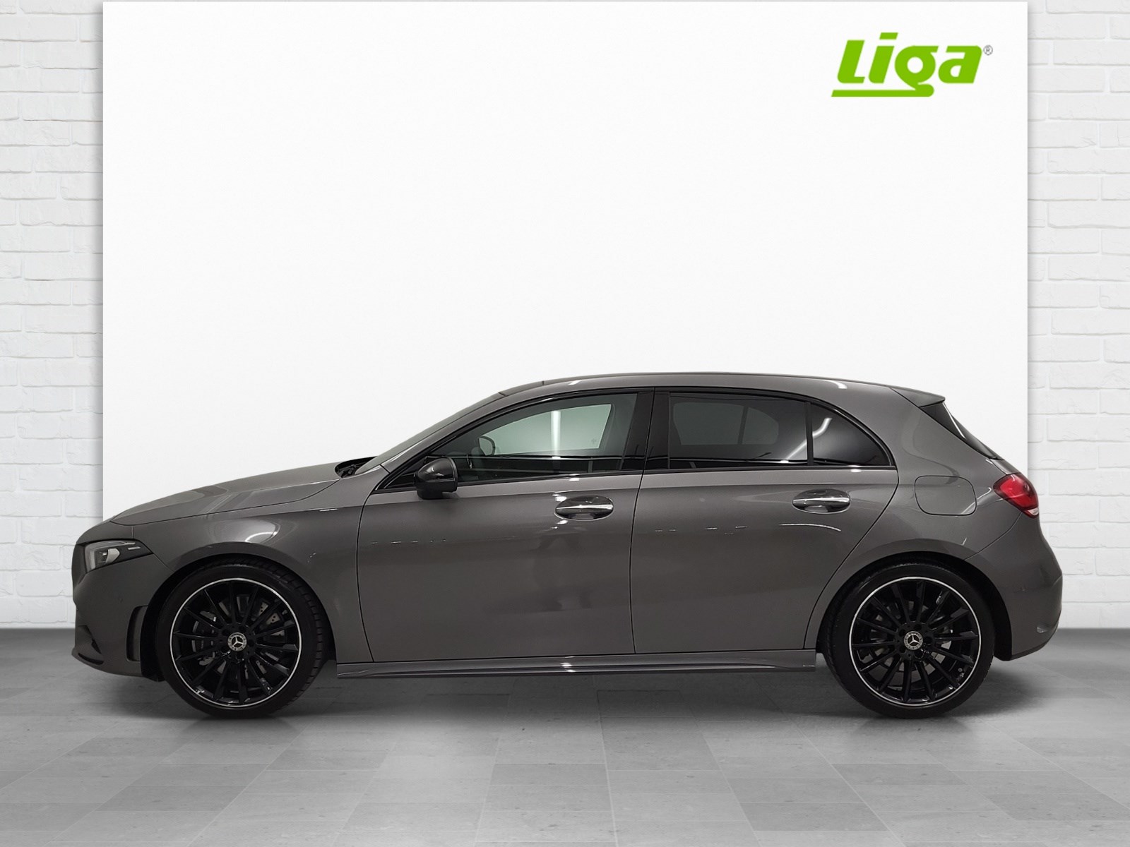 MERCEDES-BENZ A 250 AMG Line 4MATIC