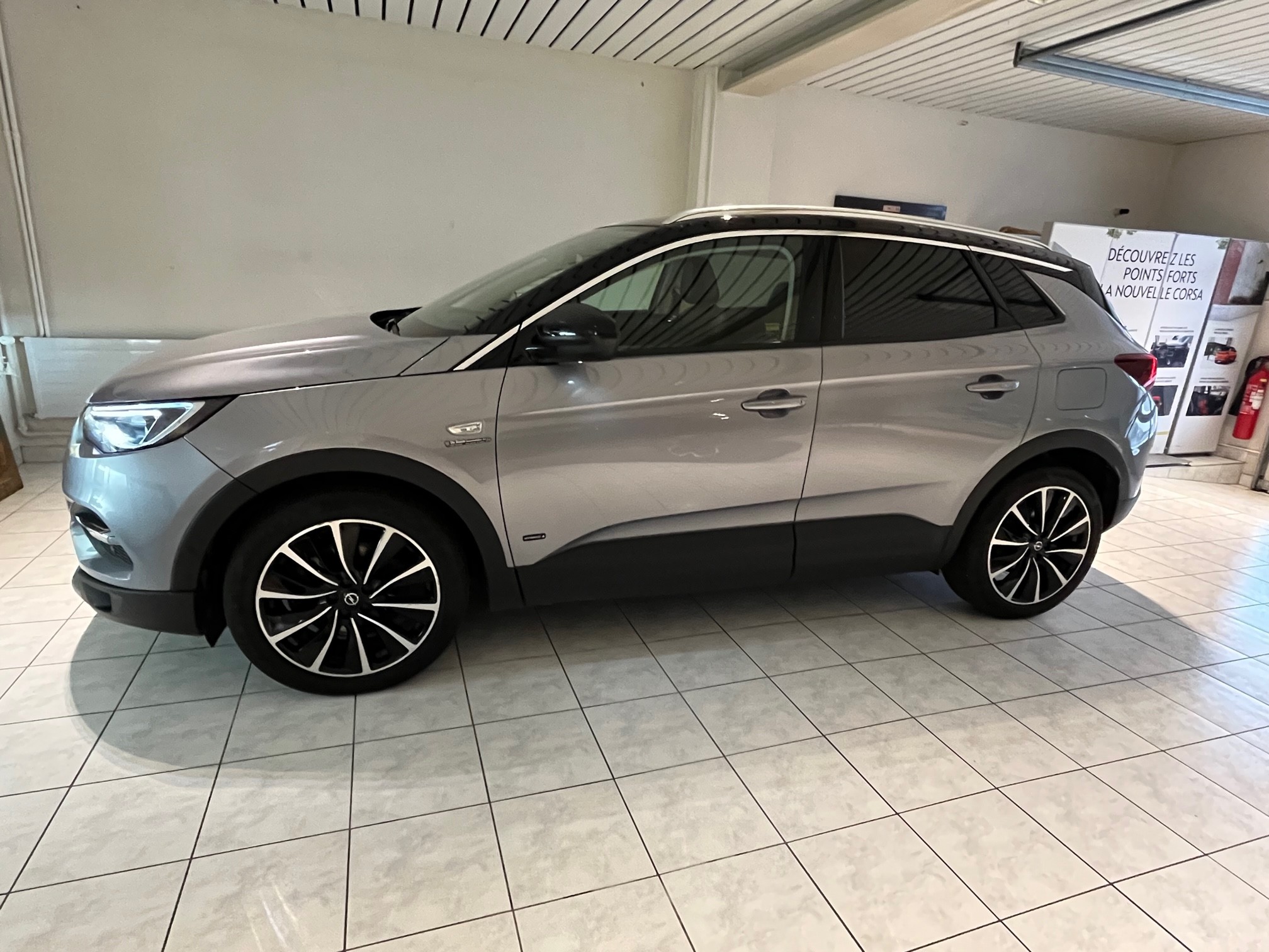 OPEL Grandland X 1.6 Hybrid4 Ultimate Automatik