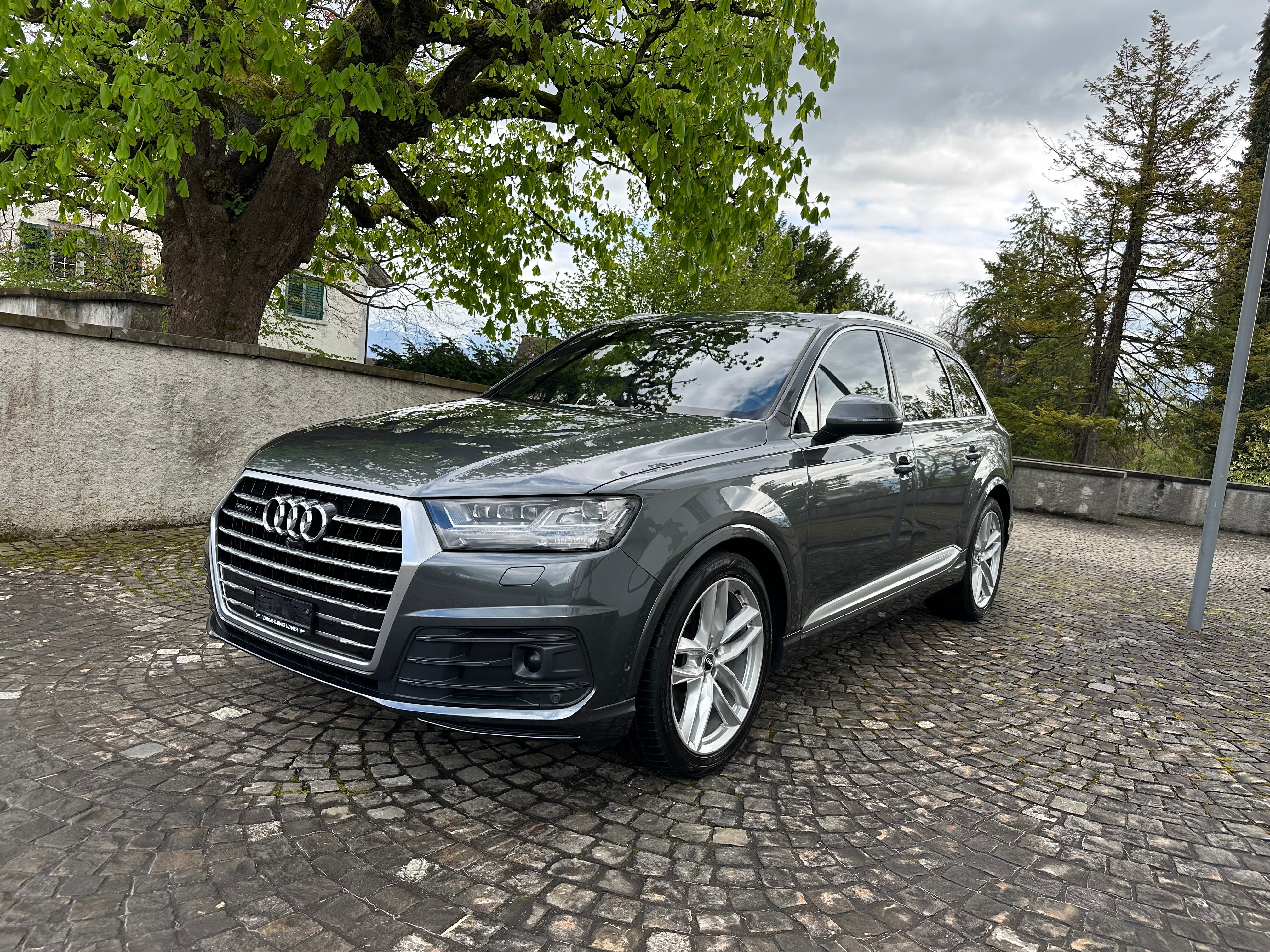 AUDI Q7 3.0 TDI S-Line / 7 Plätzer quattro tiptronic