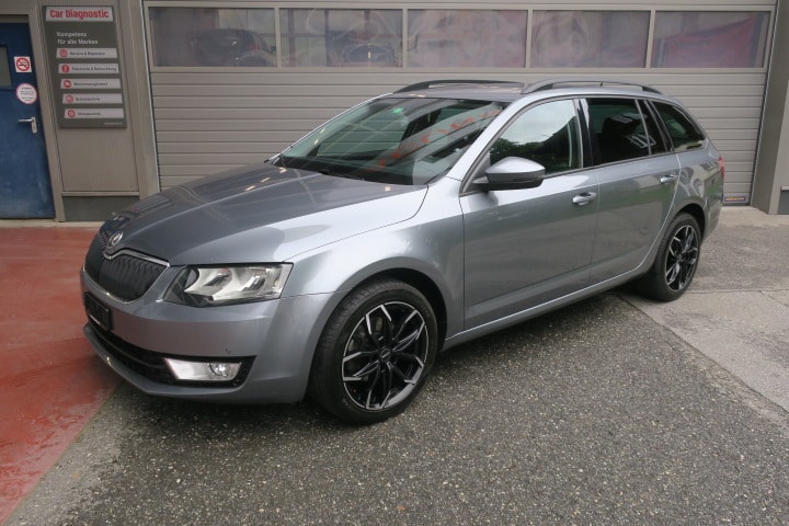 SKODA Octavia Combi 1.6 TDI Ambition DSG