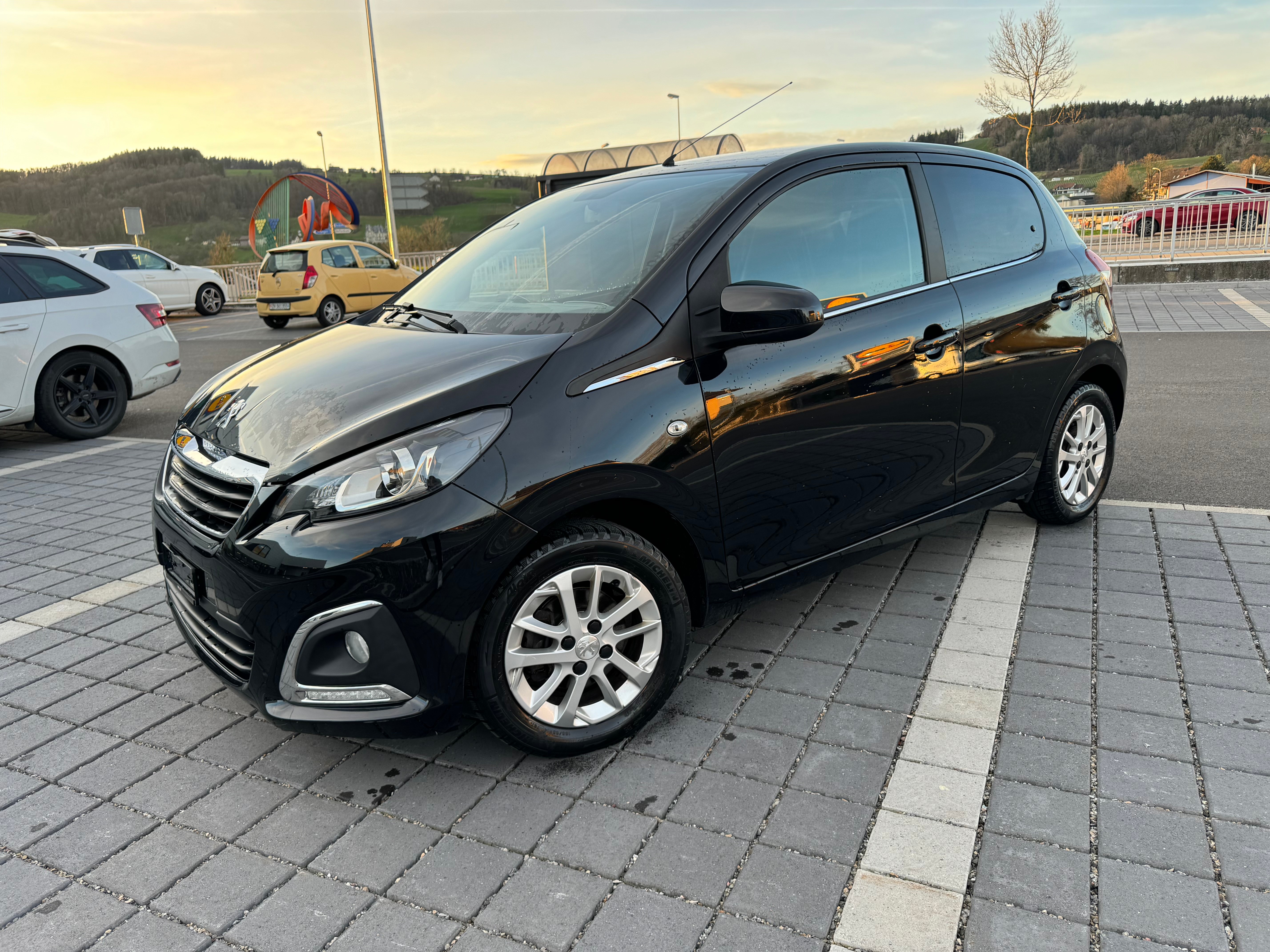 PEUGEOT 108 1.2 VTi Active Top