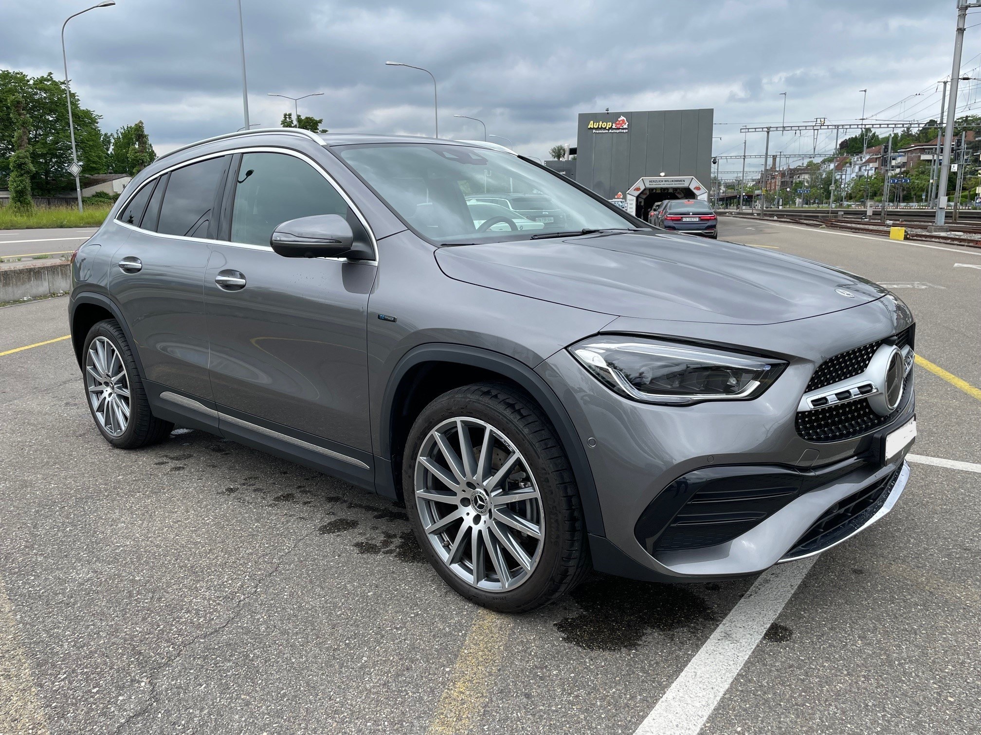 MERCEDES-BENZ GLA 250e AMG Line 8G-DCT