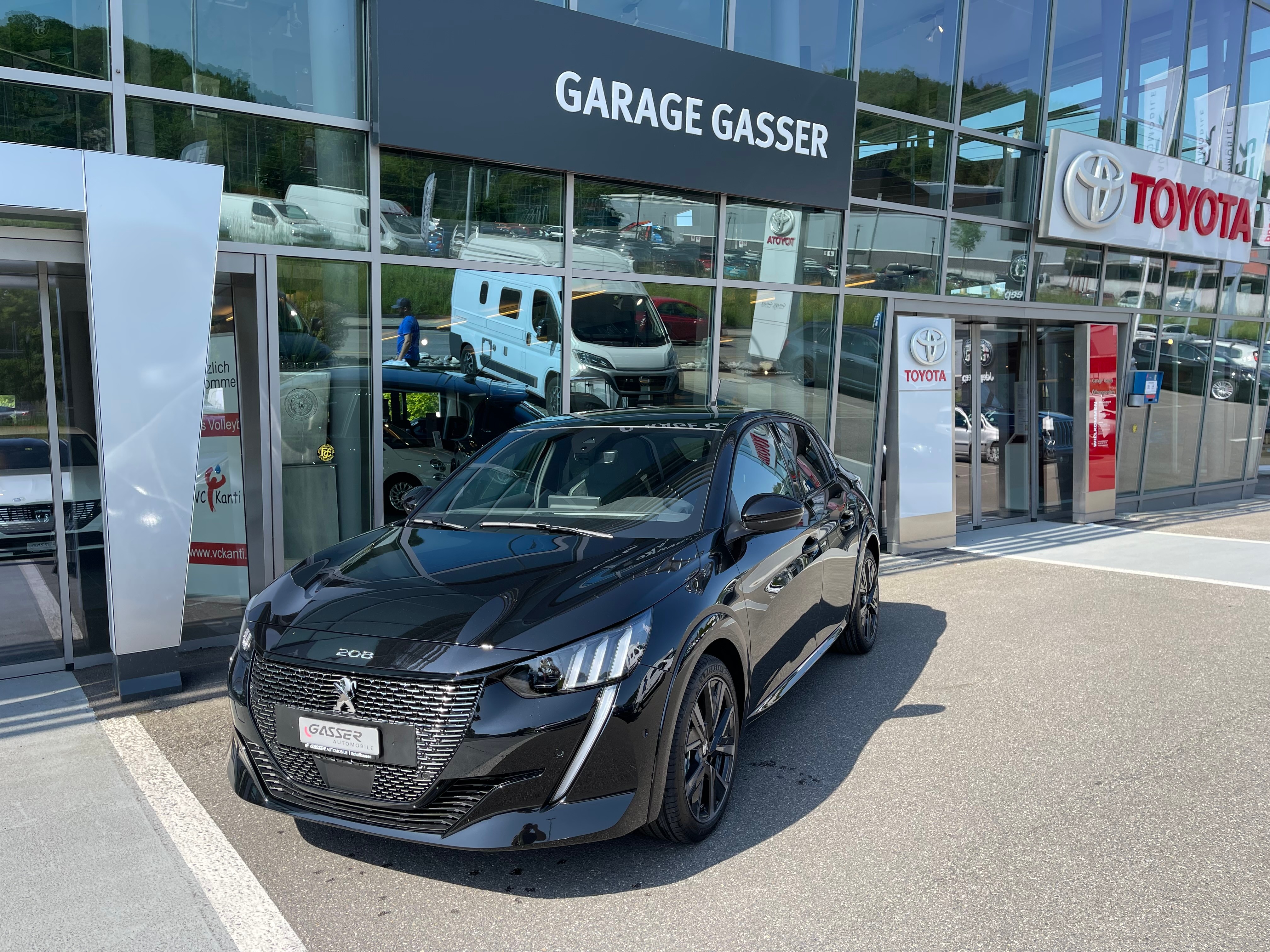 PEUGEOT 208 1.2 PureTech GT EAT8