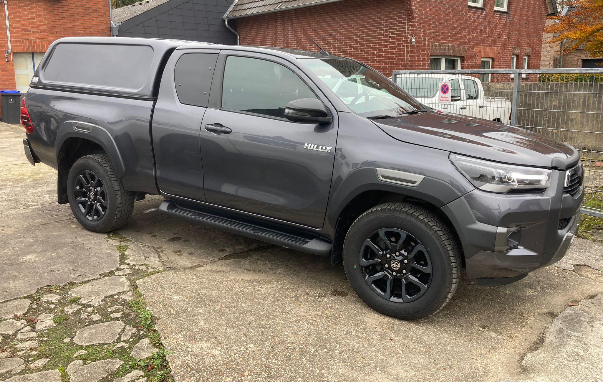 TOYOTA Hilux 2.8D-4D Invincible Extra Cab 4x4 A