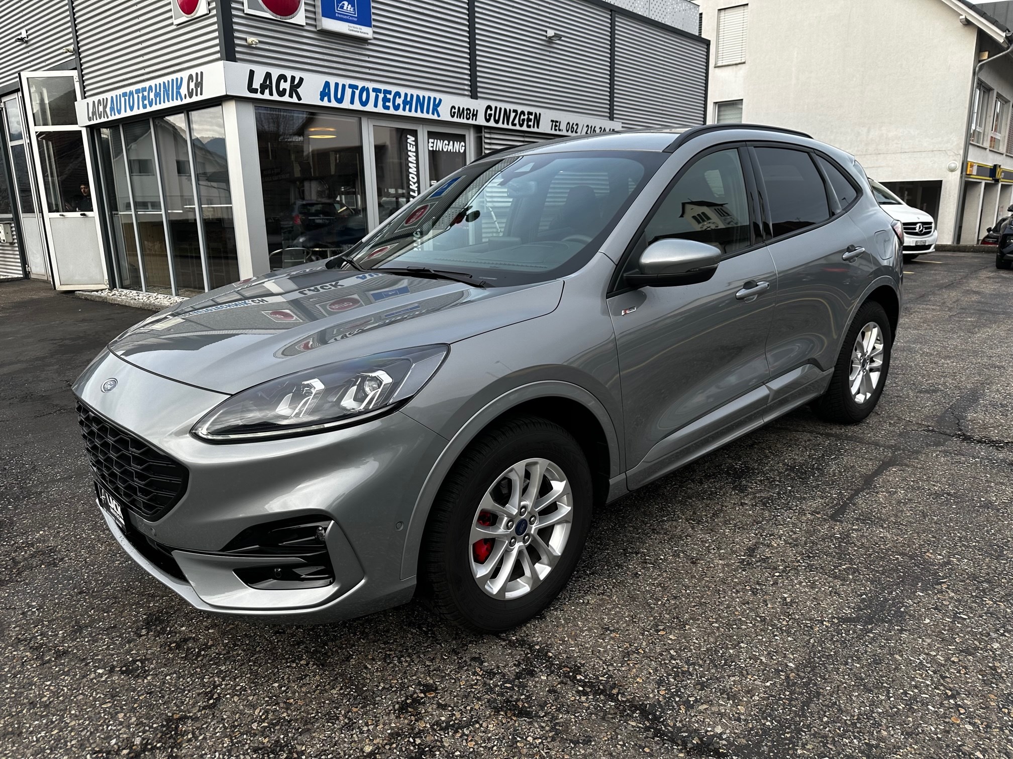 FORD Kuga 2.5 FHEV ST-Line X 4WD