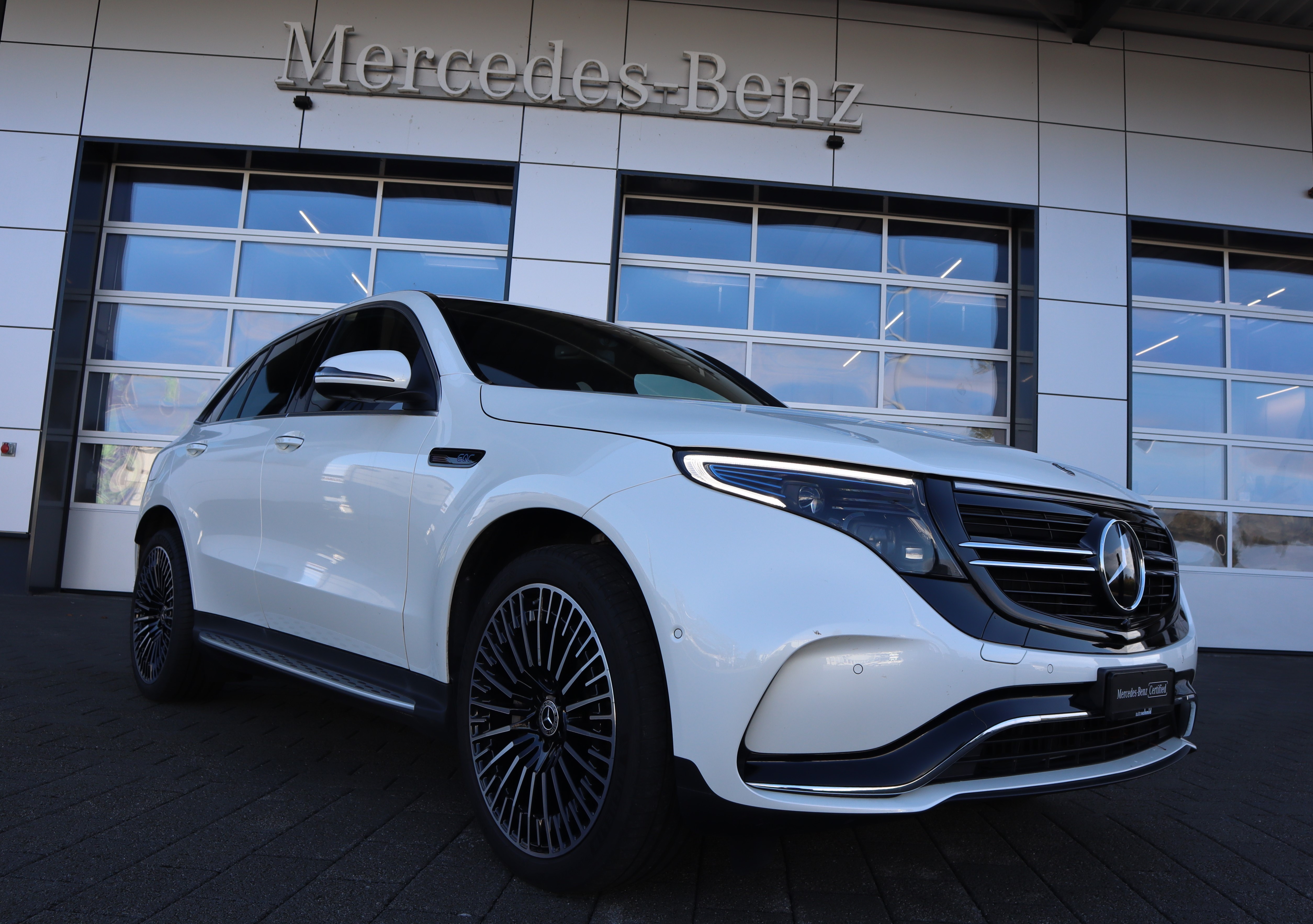 MERCEDES-BENZ EQC 400 AMG Line 4Matic