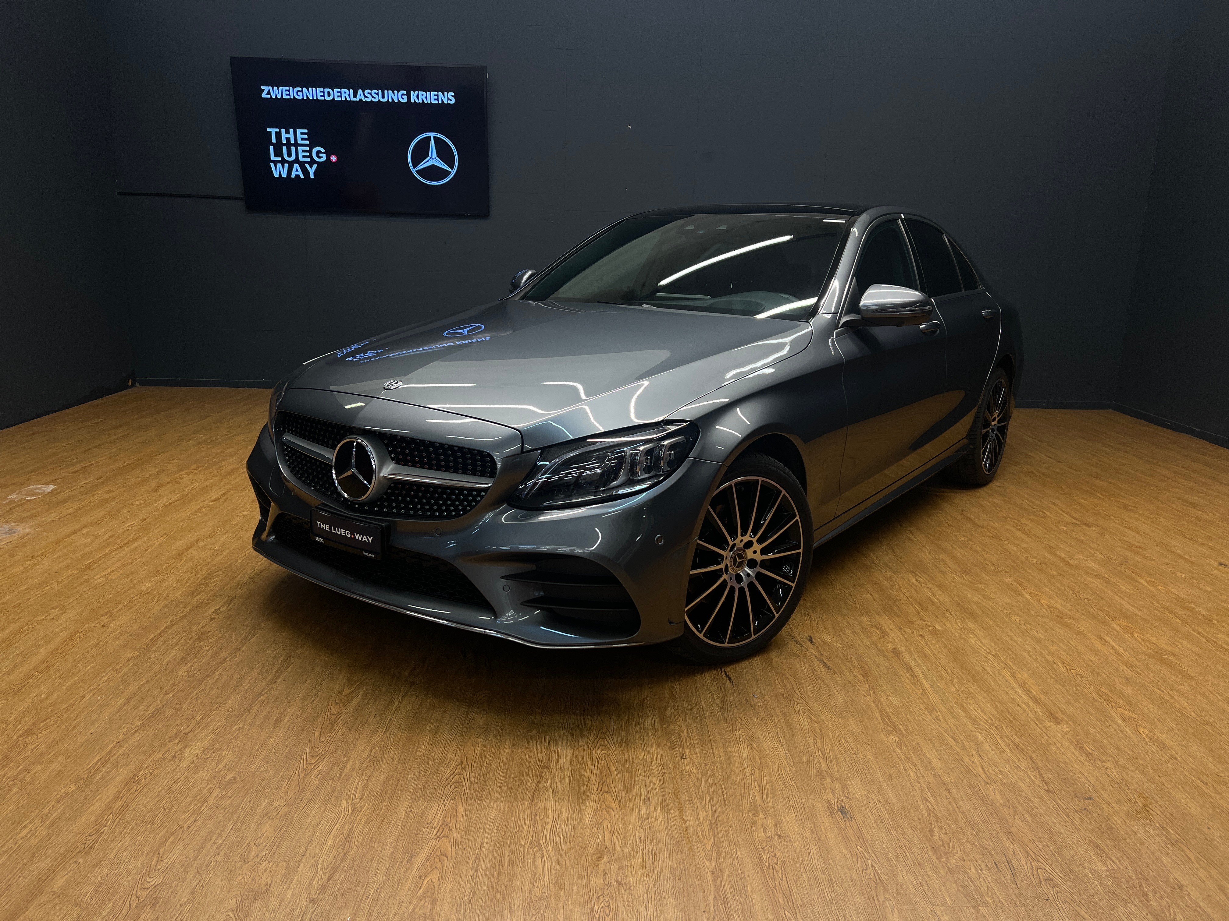 MERCEDES-BENZ C 220 d 4M - AMG - SwissStar / DISTRONIC / 360 Grad Kamera / Head-Up Display