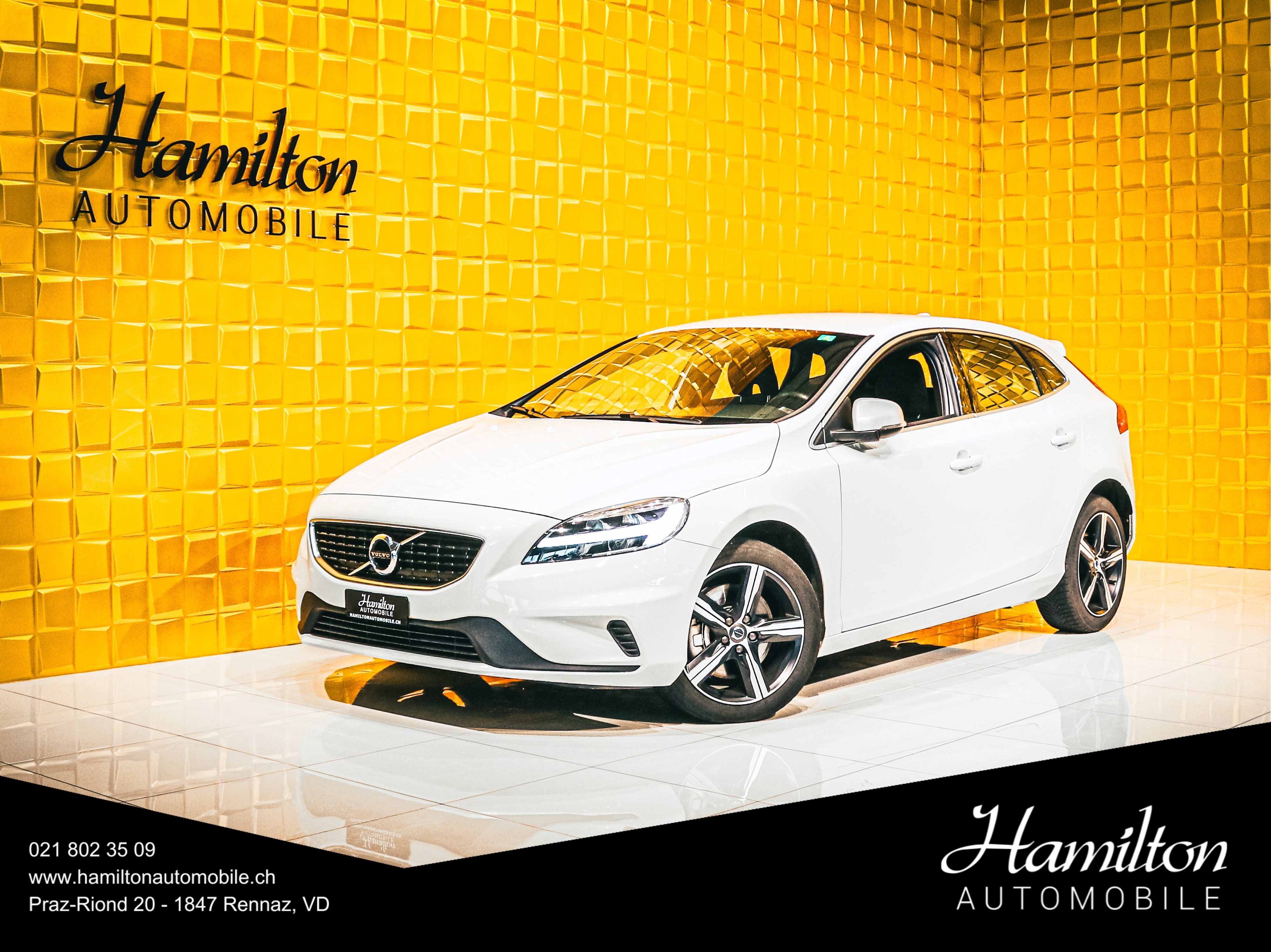 VOLVO V40 D3 Momentum R-Design