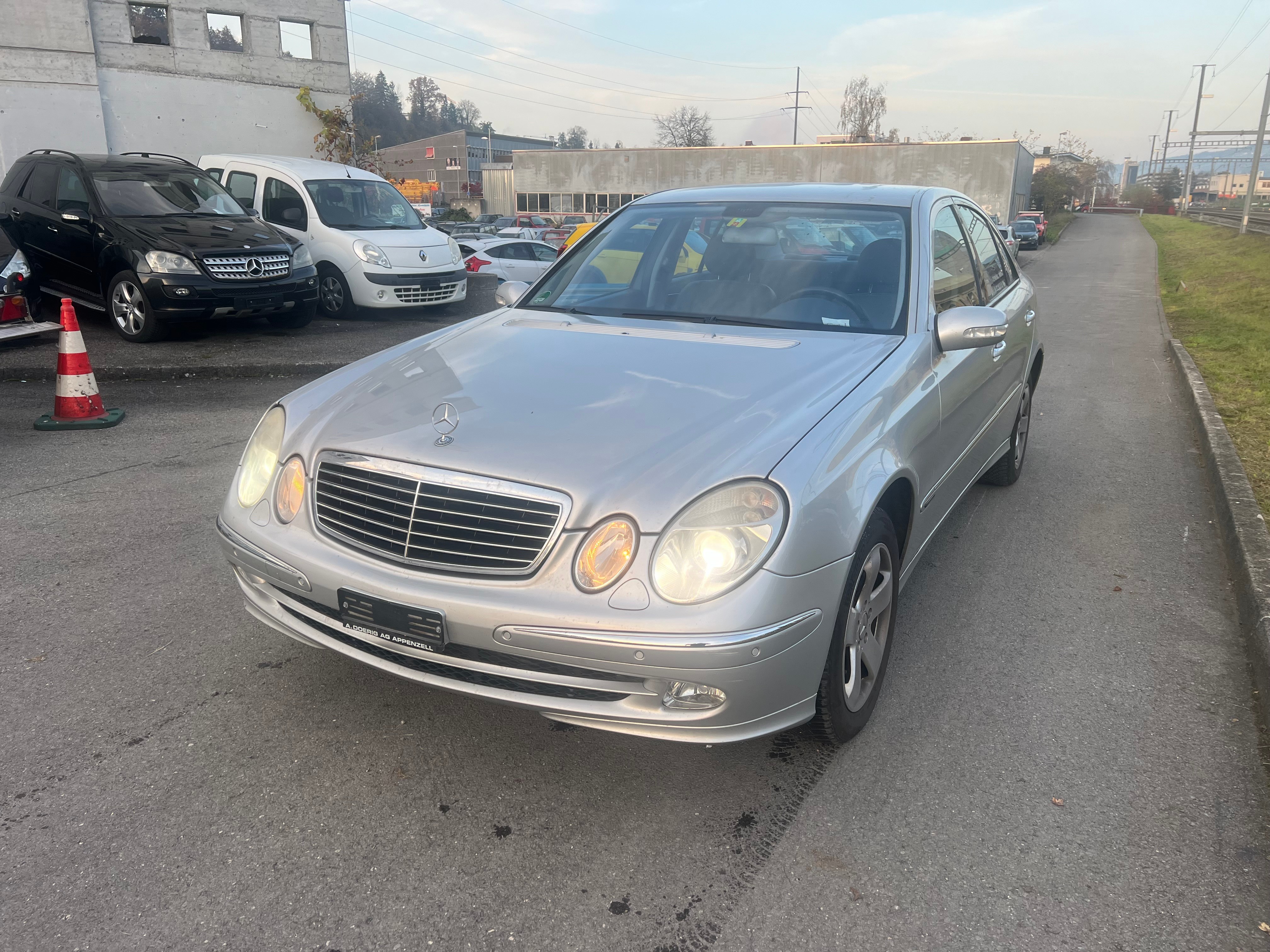 MERCEDES-BENZ E 200 Kompressor Avantgarde