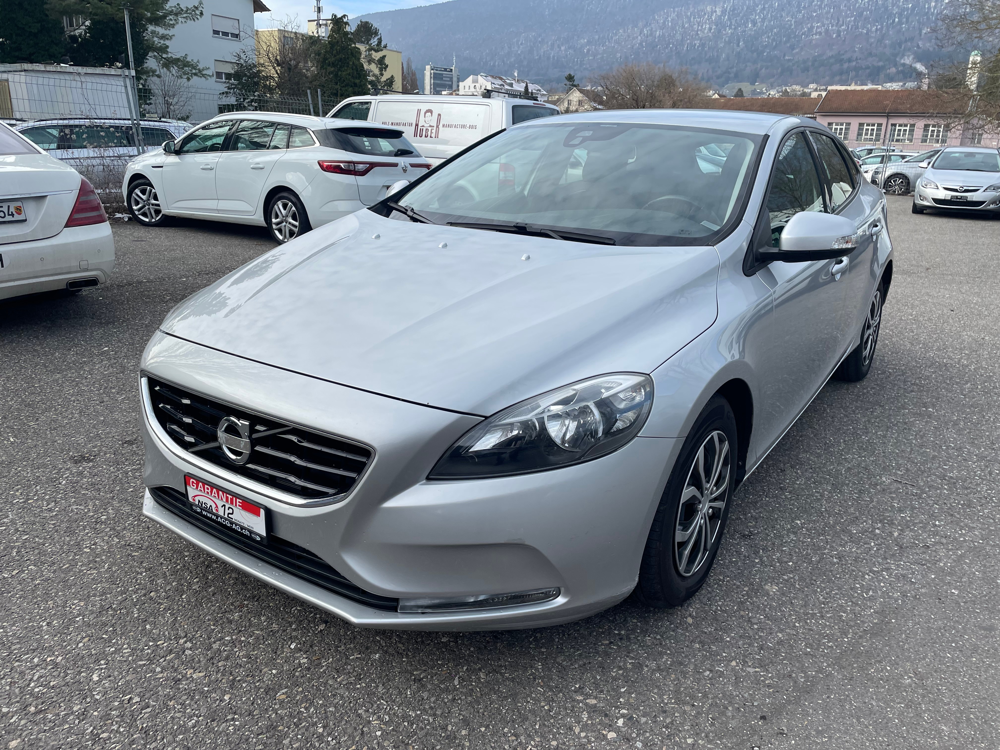 VOLVO V40 D2 ** Gr. Navi ** Klima-auto ** Tempomat ** PDC h **Frisch Ab MFK