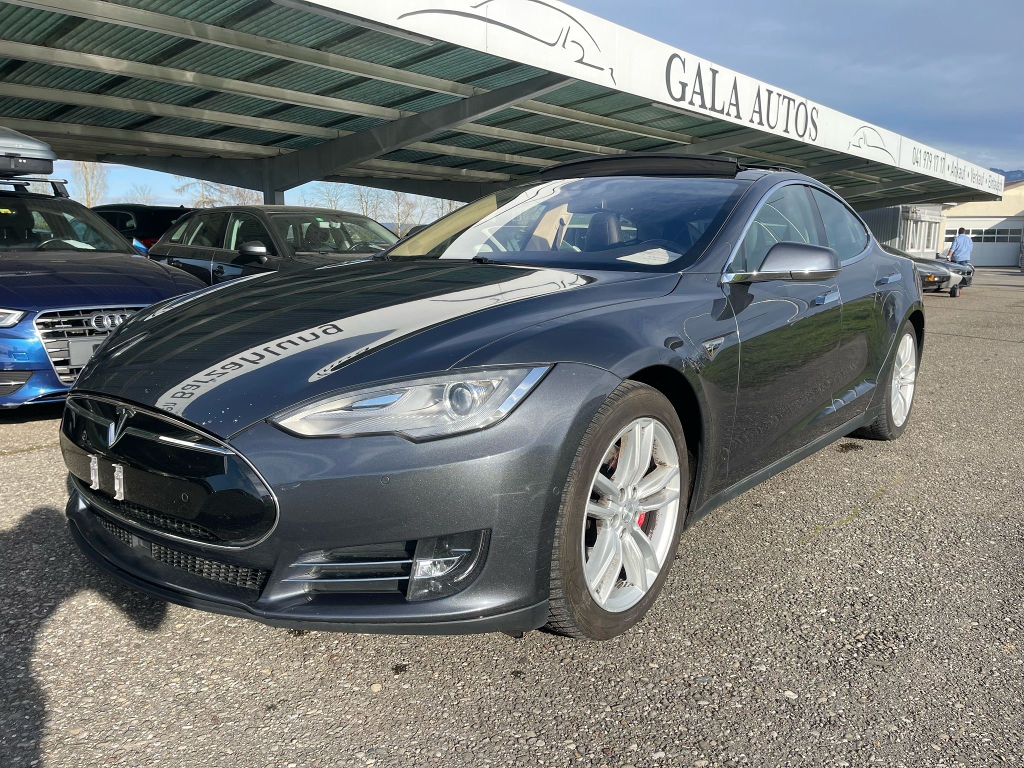 TESLA Model S 85 Performance