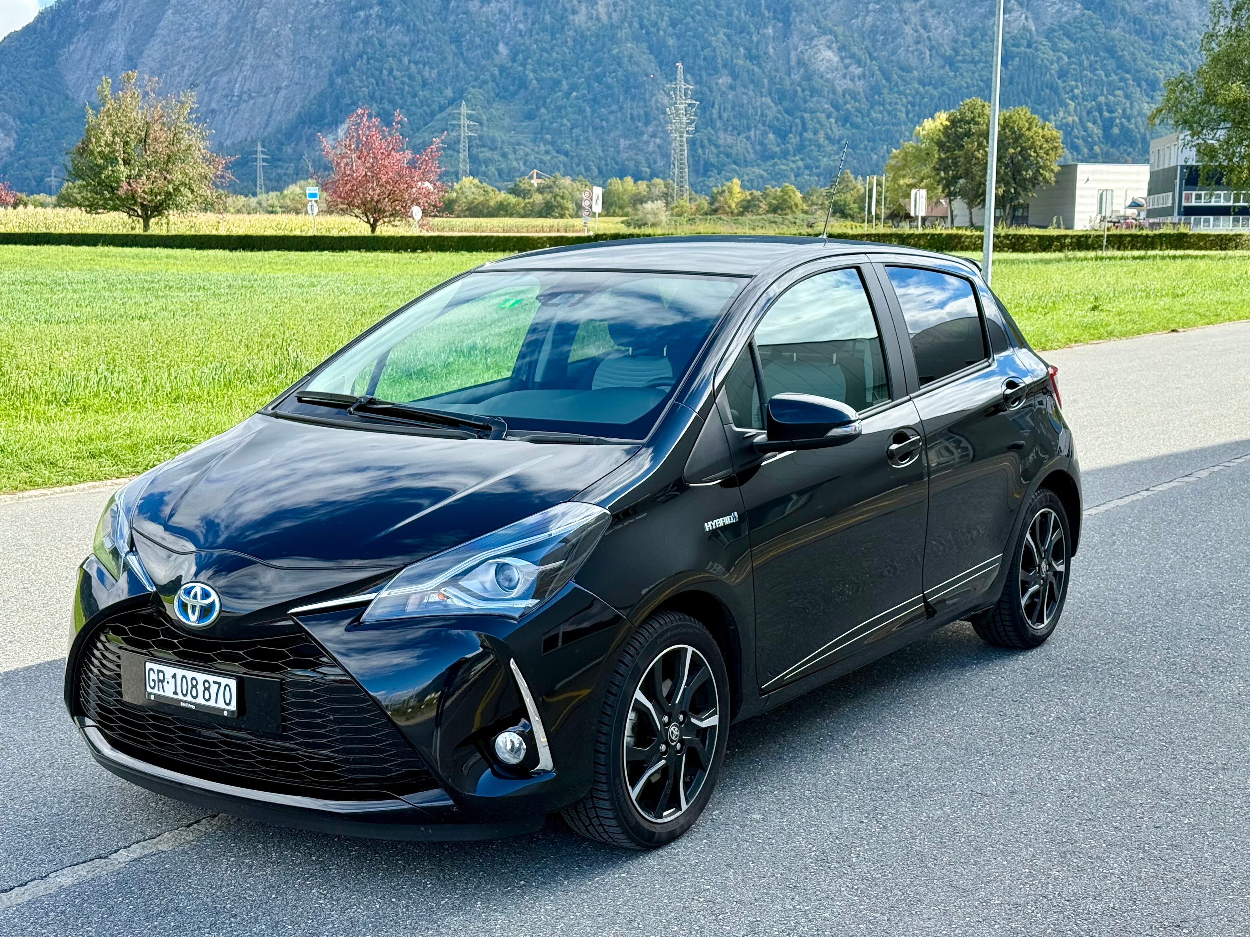 TOYOTA Yaris 1.5 VVT-i Hybrid Premium e-CVT