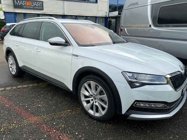 SKODA Superb Combi 2.0 TDi Ambition 4x4 DSG