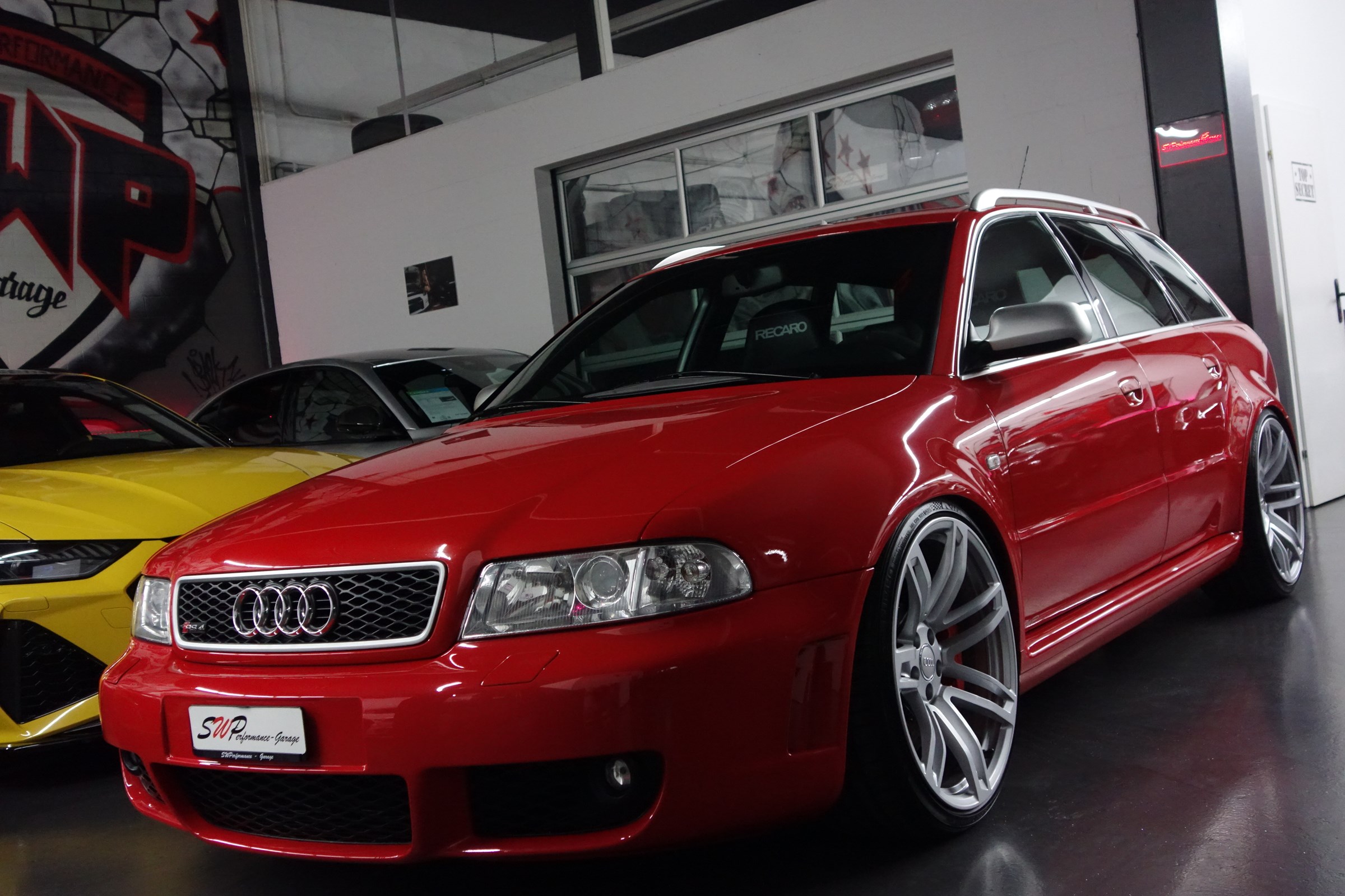 AUDI RS4 AVANT QUATTRO MISANOROT CH-FZ ERST HAND B5