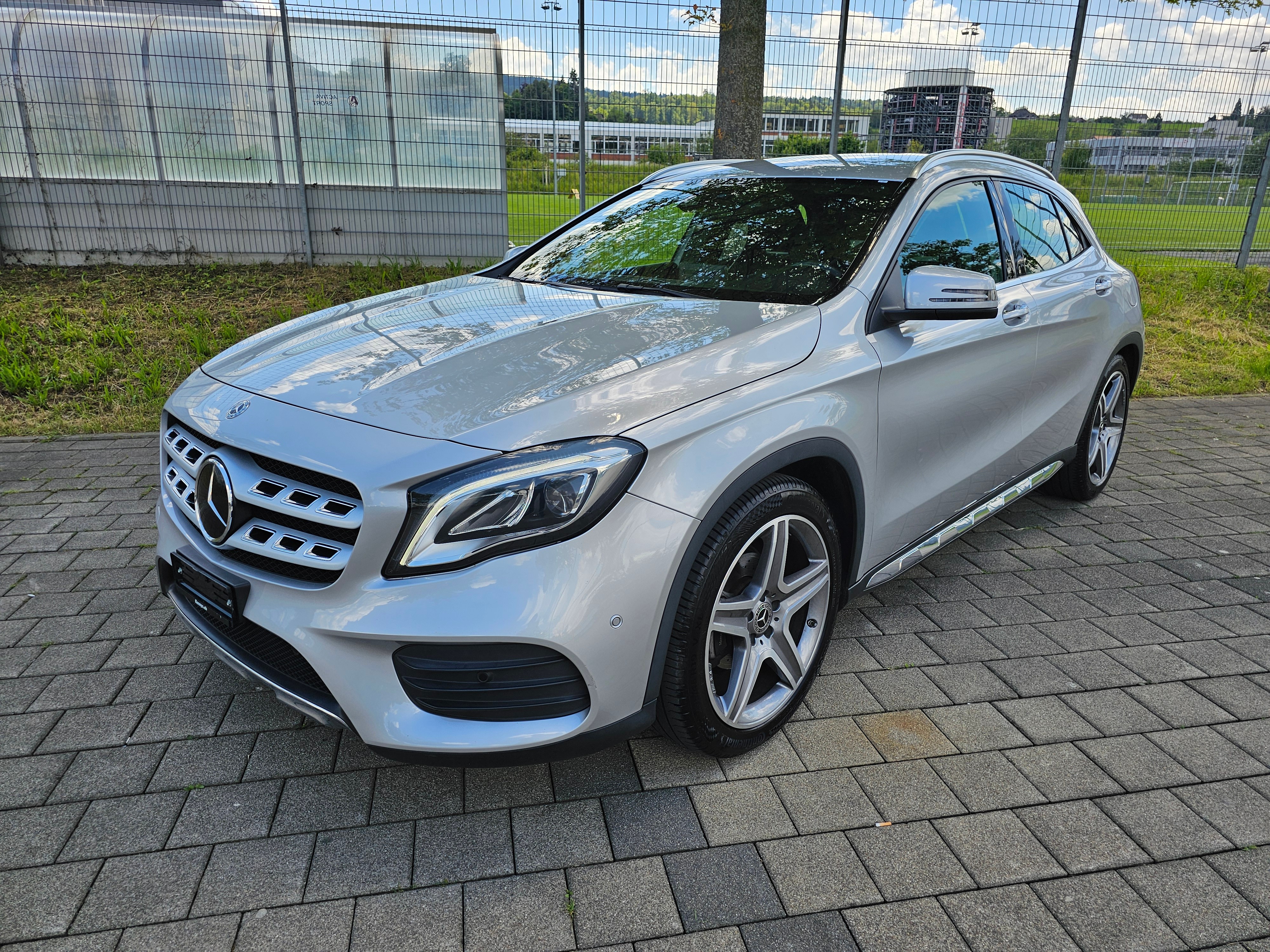 MERCEDES-BENZ GLA 200 d Swiss Star Edition AMG 4Matic 7G-DCT