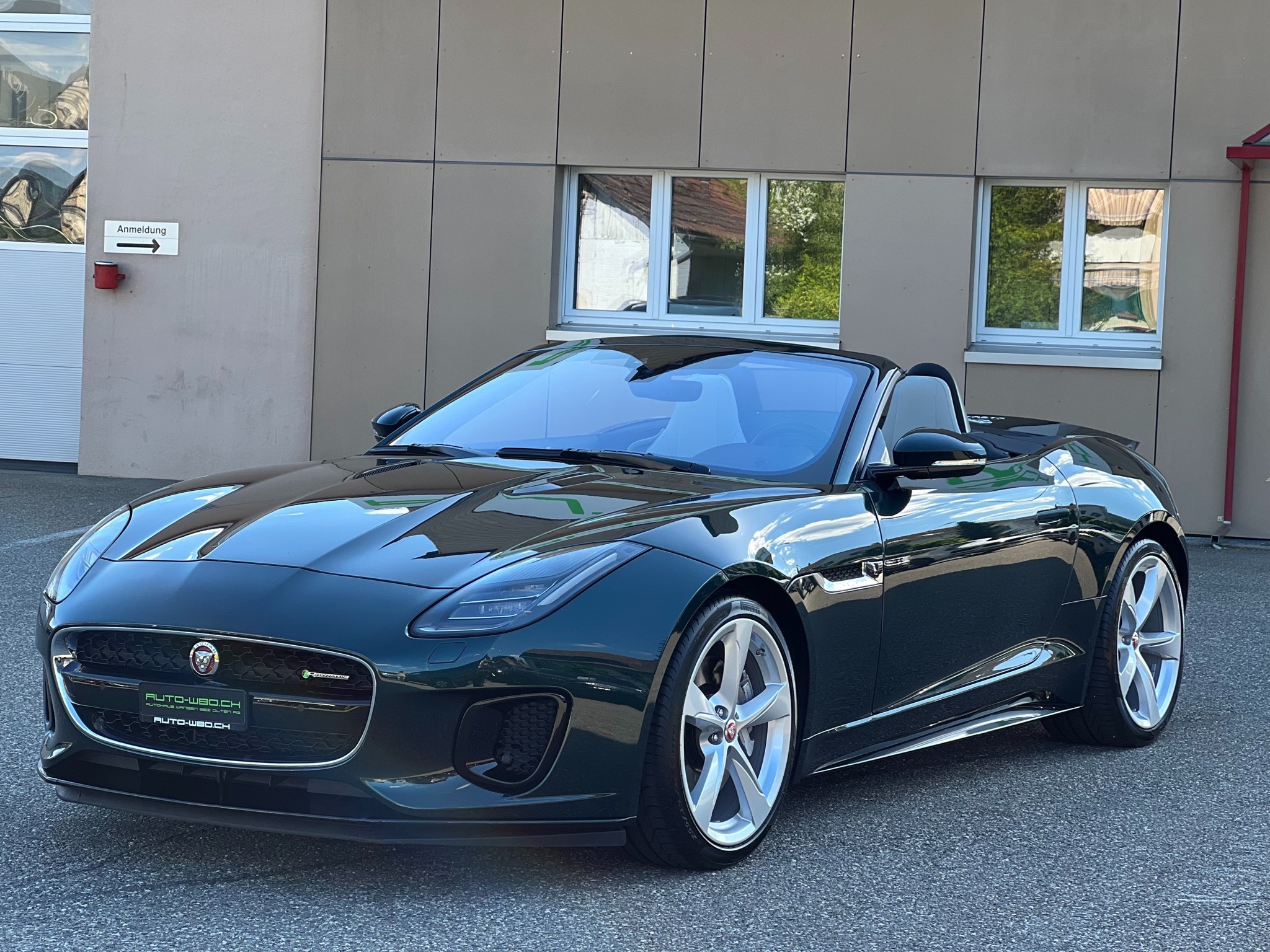 JAGUAR F-Type Convertible 2.0 I4 R-Dynamik Automatik