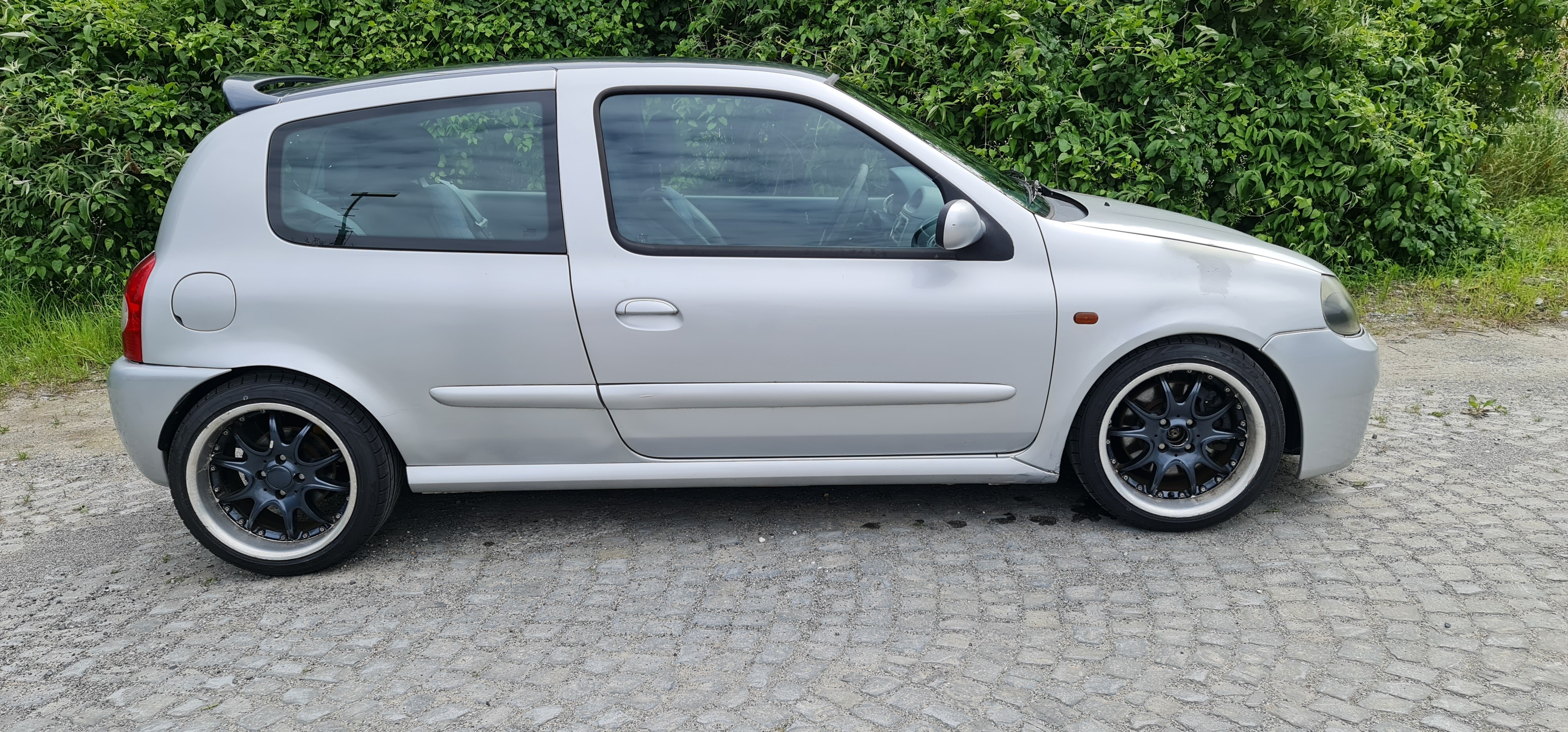 RENAULT Clio 2.0 16V Sport