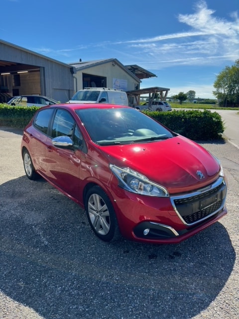 PEUGEOT 208 1.2 Signature