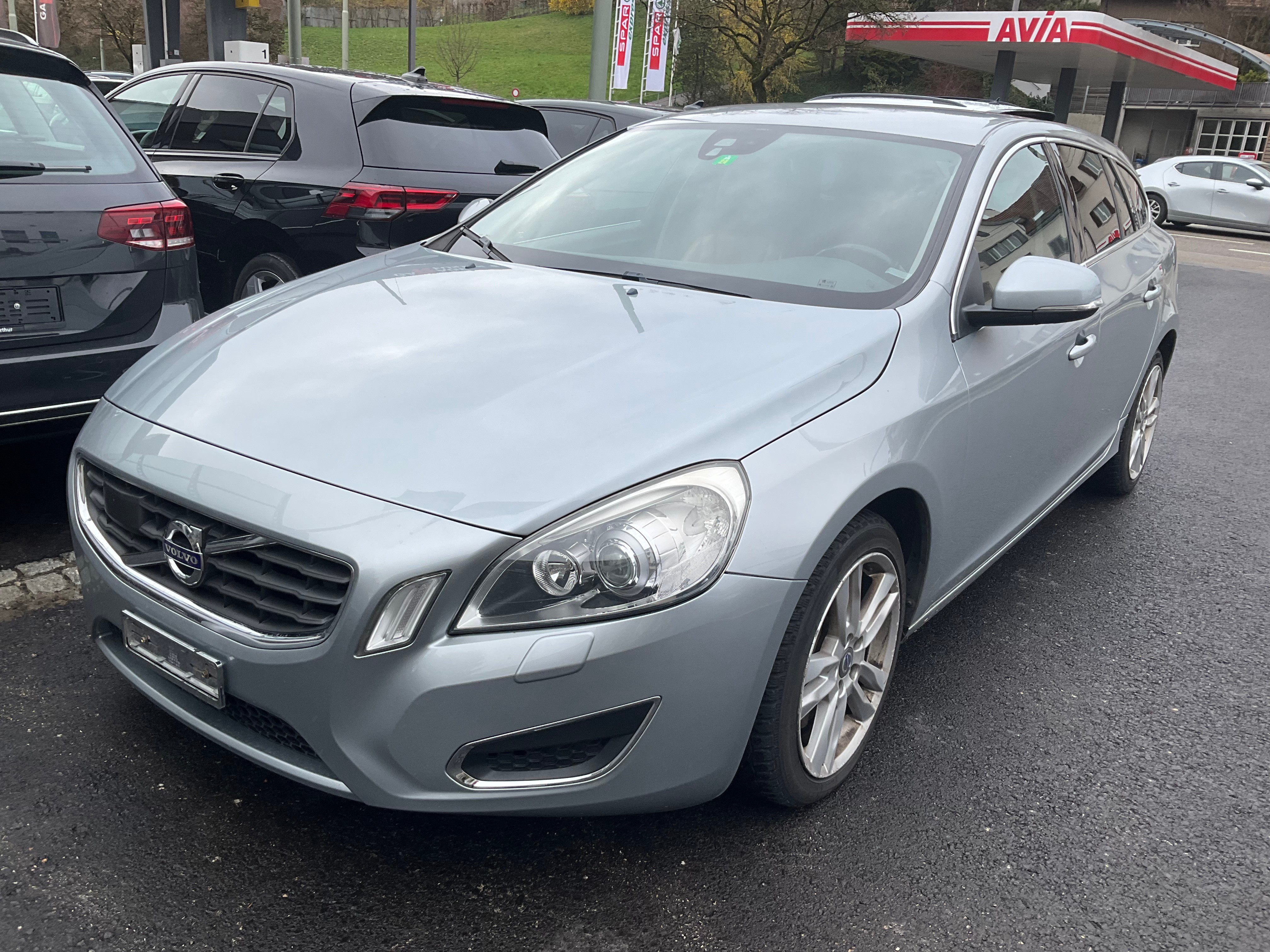 VOLVO V60 D5