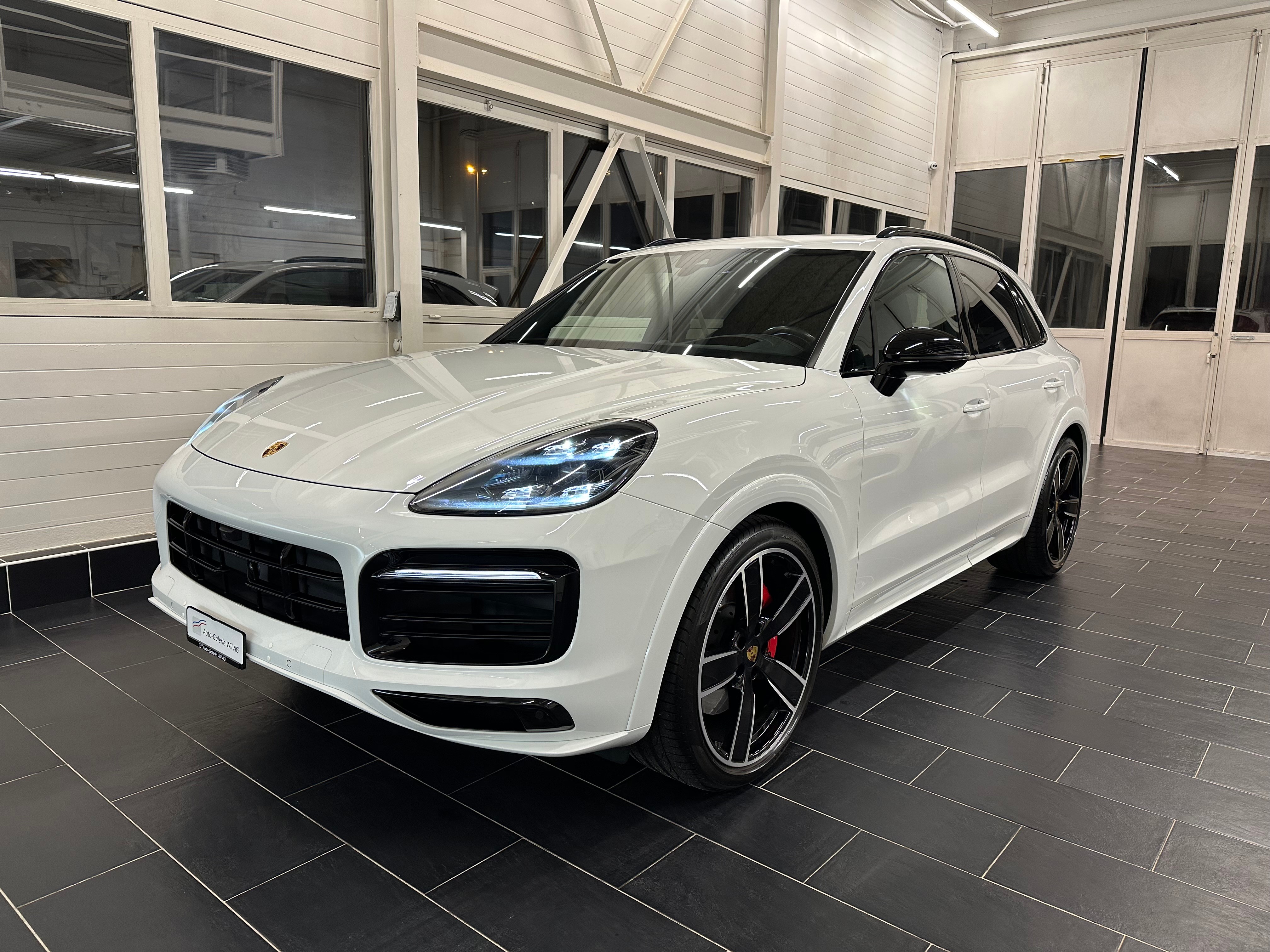 PORSCHE Cayenne GTS