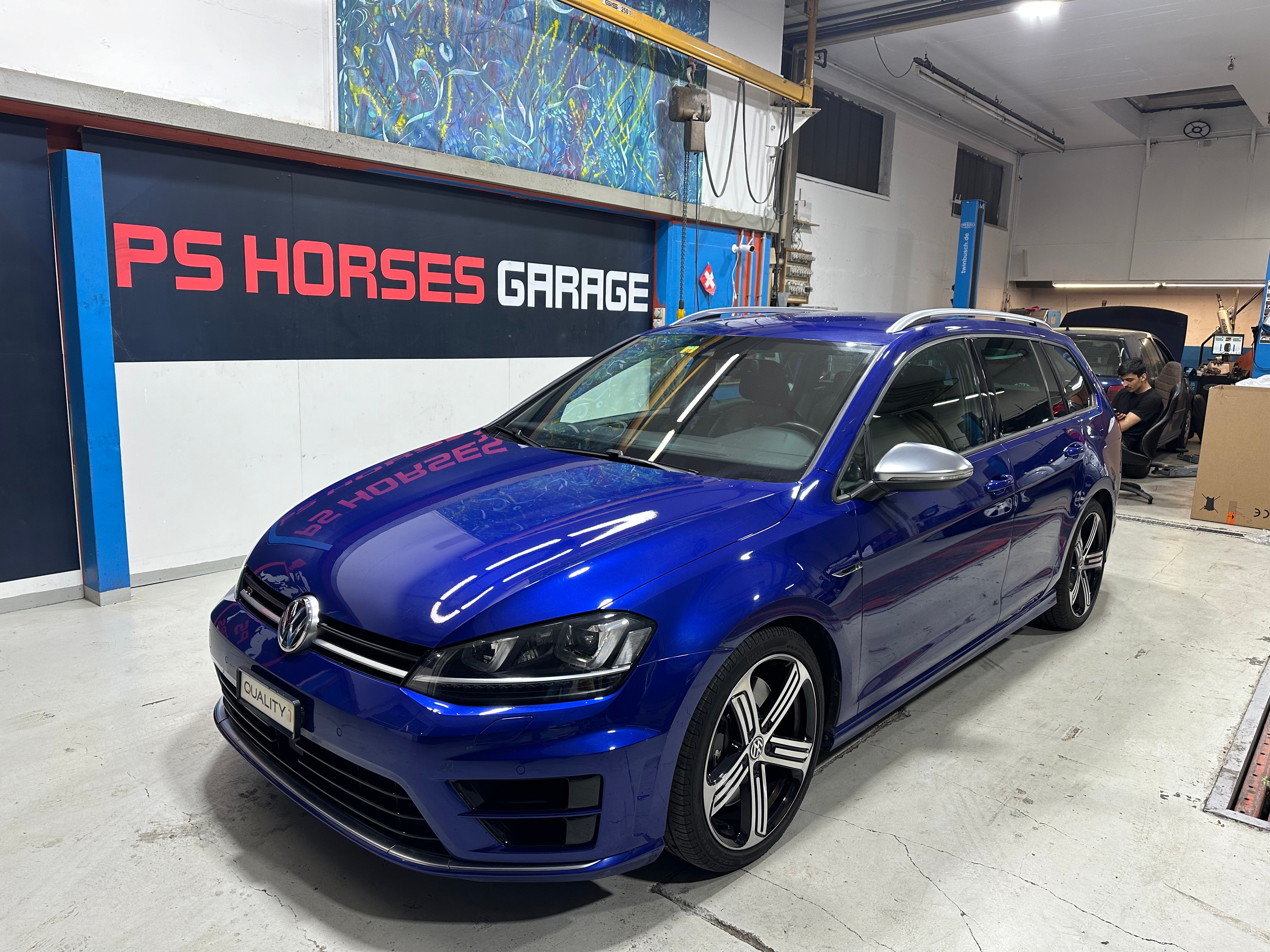 VW Golf Variant 2.0 TSI R 4 Motion DSG