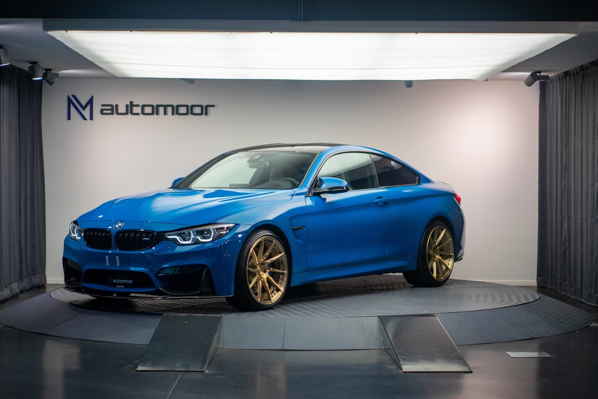 BMW M4 Coupé Competition DKG Heritage Edition *1/750* *Laguna Seca Blue* *CH-Fahrzeug*