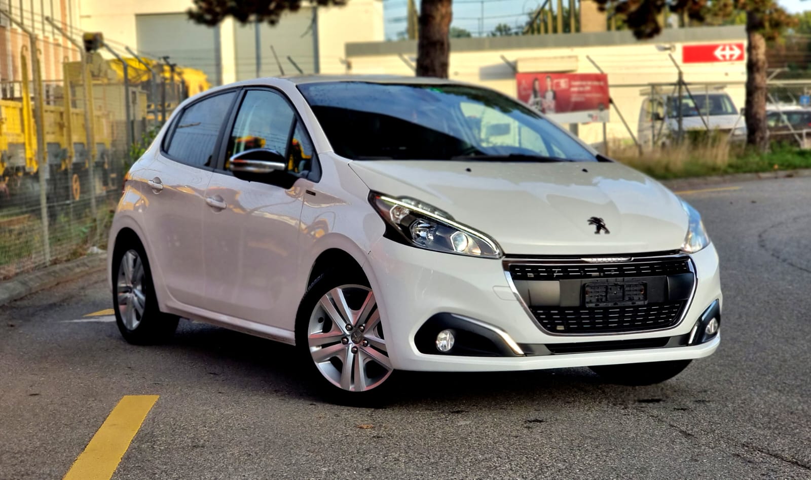 PEUGEOT 208 1.2 PureTech Signature