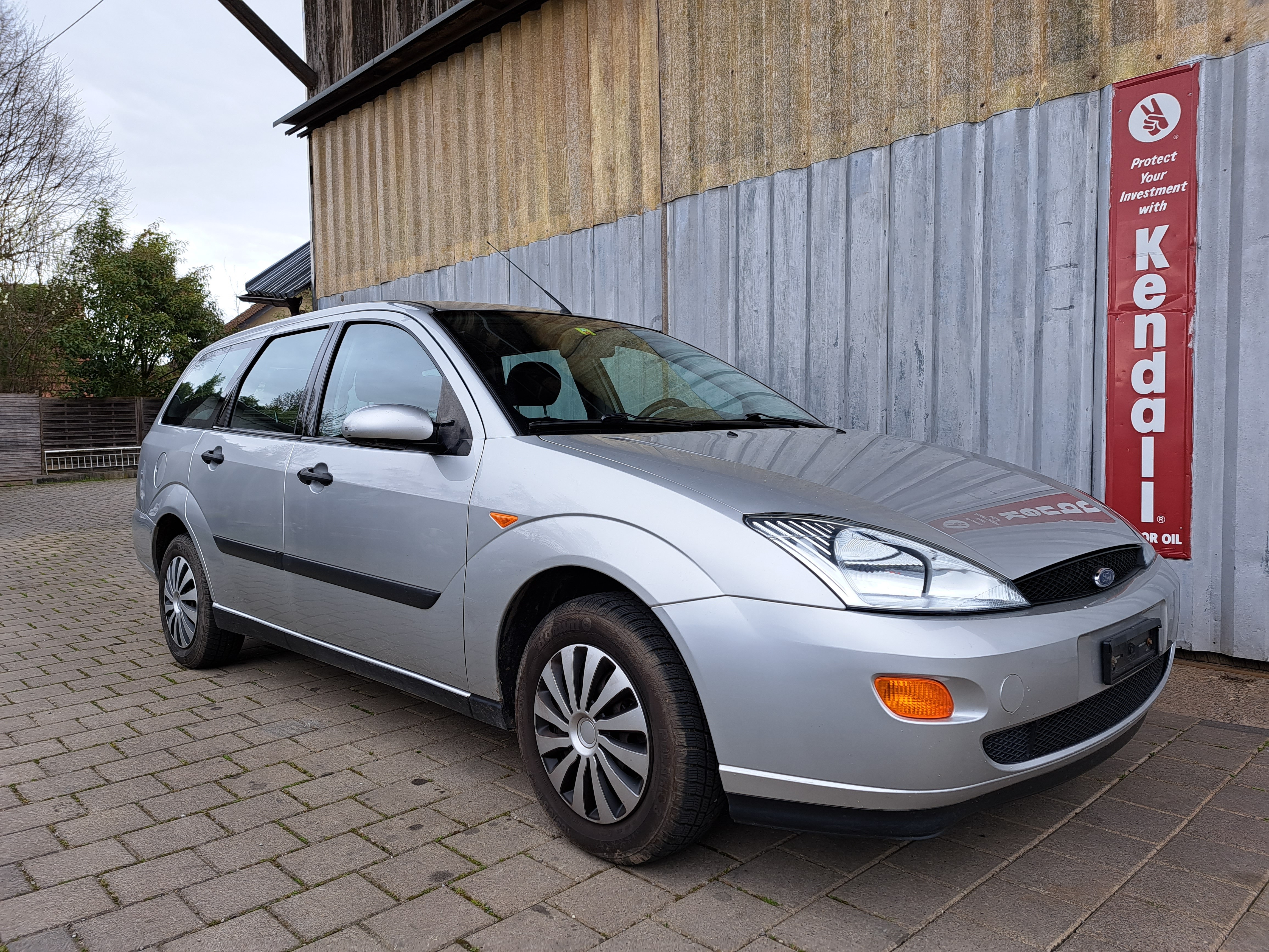 FORD Focus 1.6i 16V Trend