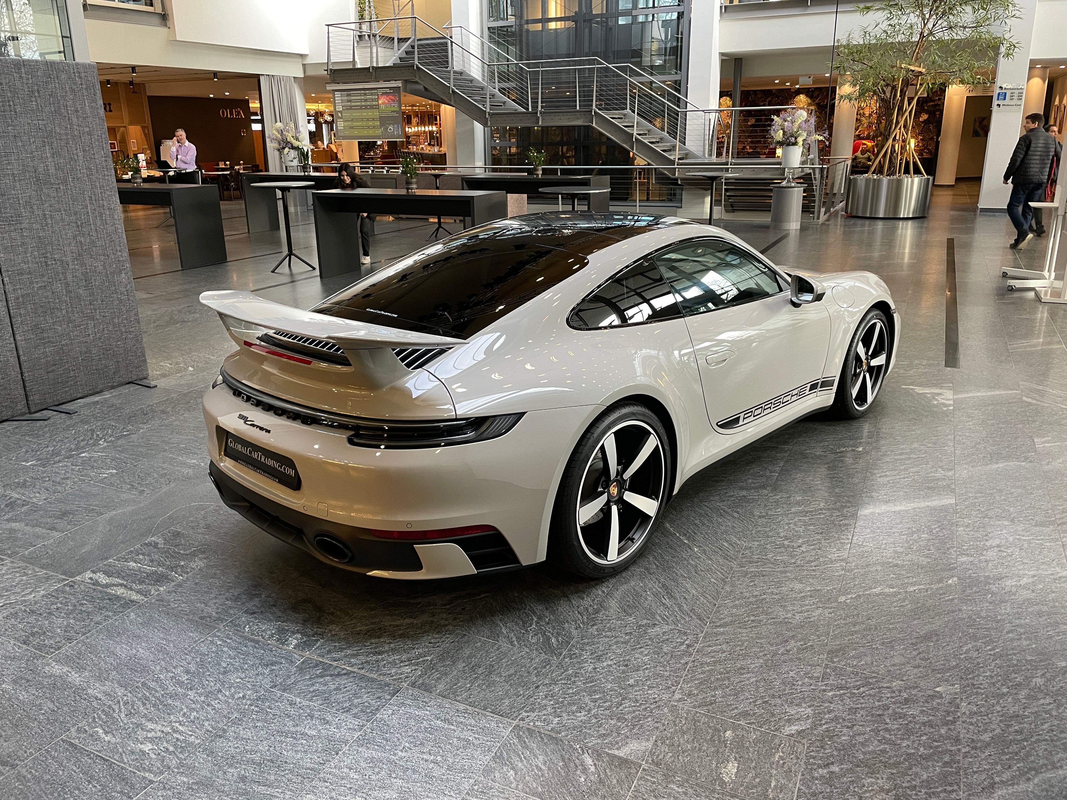 PORSCHE 911 Carrera PDK mit Aerokit