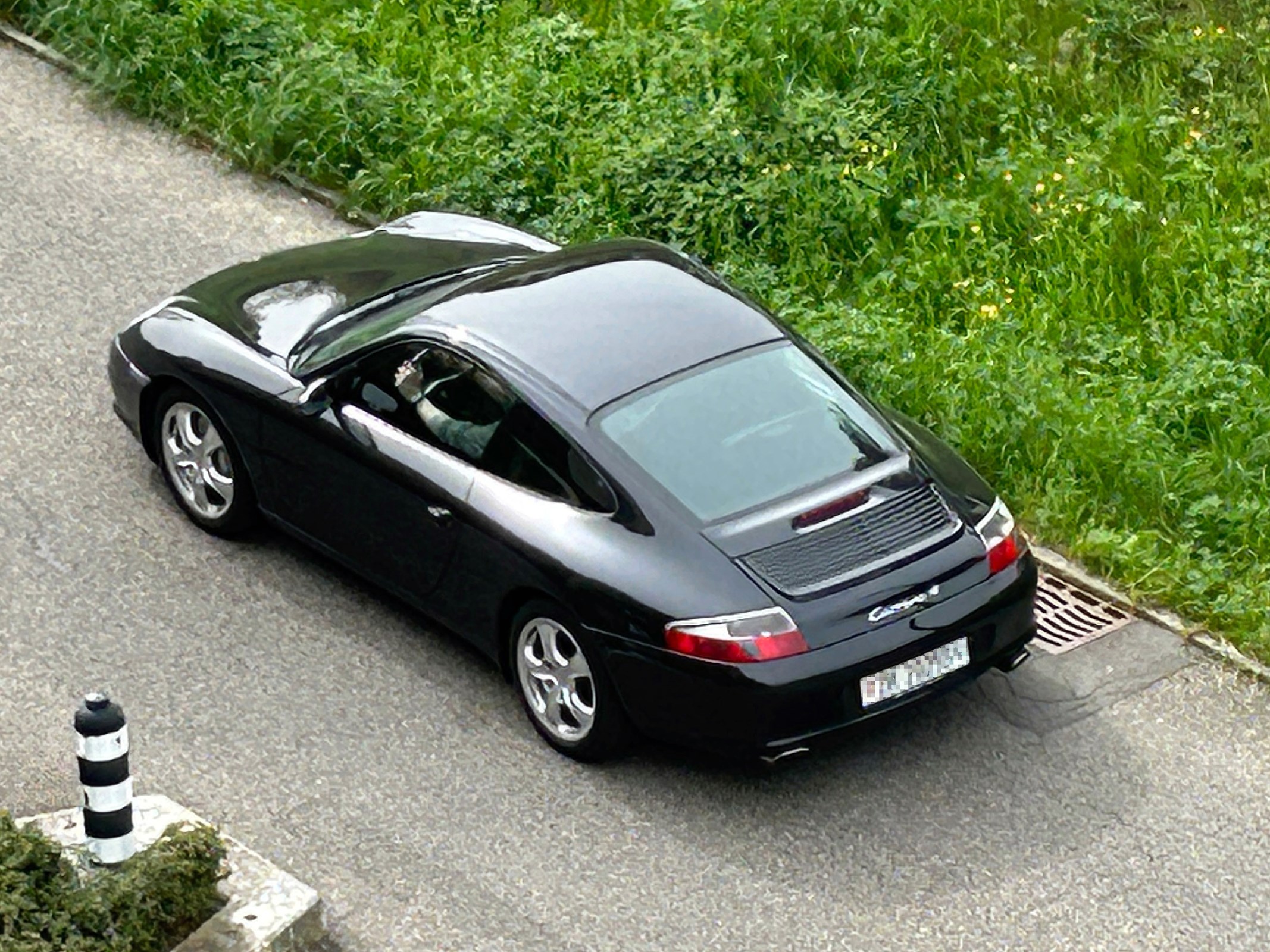 PORSCHE 911 Carrera 4