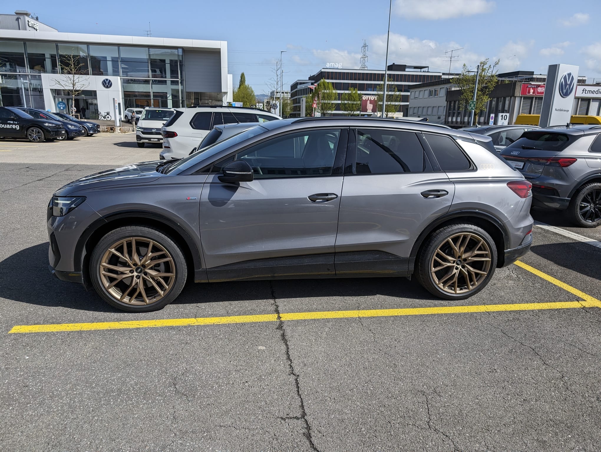 AUDI Q4 e-tron 50 quattro