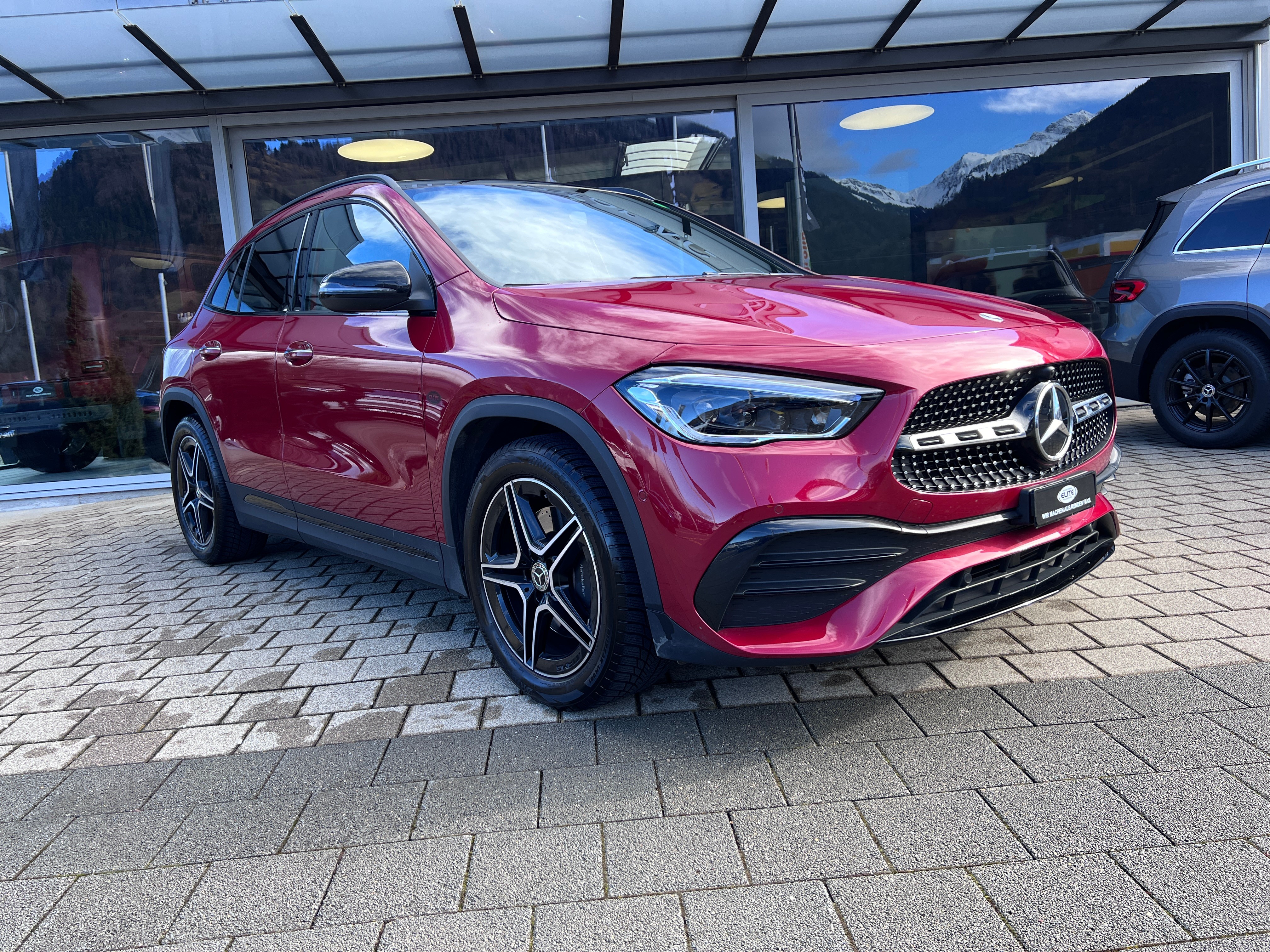 MERCEDES-BENZ GLA 250 4Matic AMG Line 8G-DCT