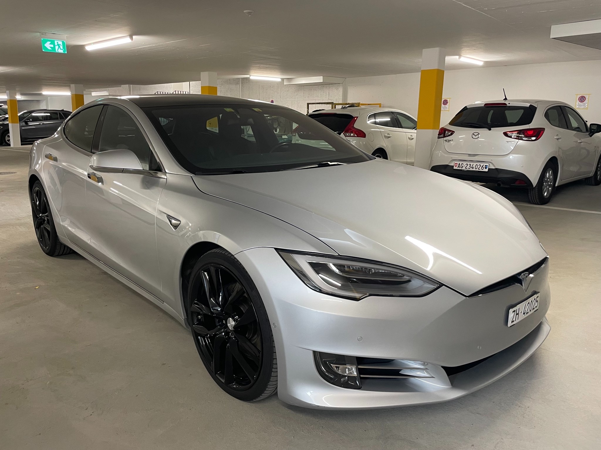 TESLA Model S 75 D