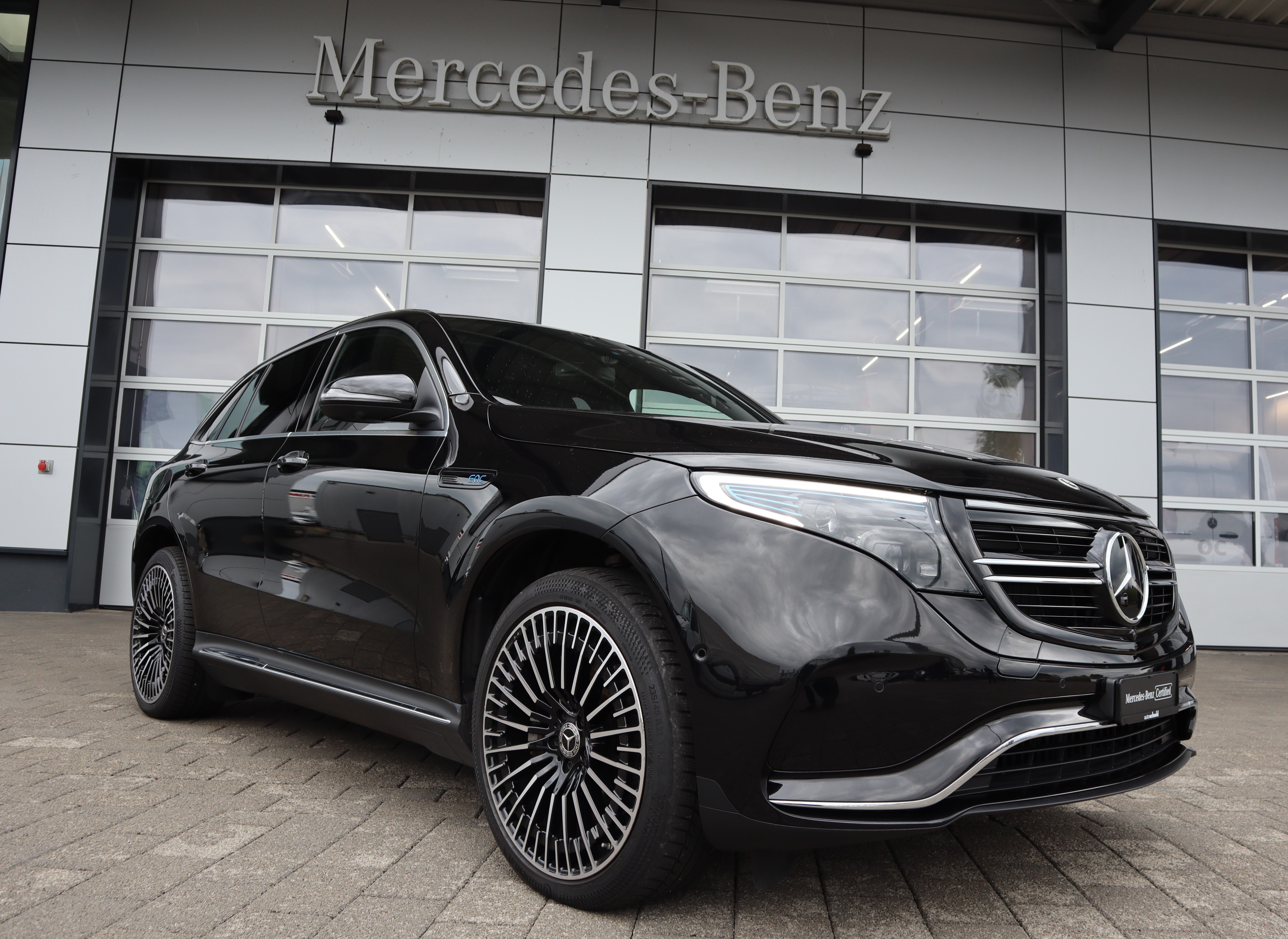 MERCEDES-BENZ EQC 400 AMG Line 4Matic