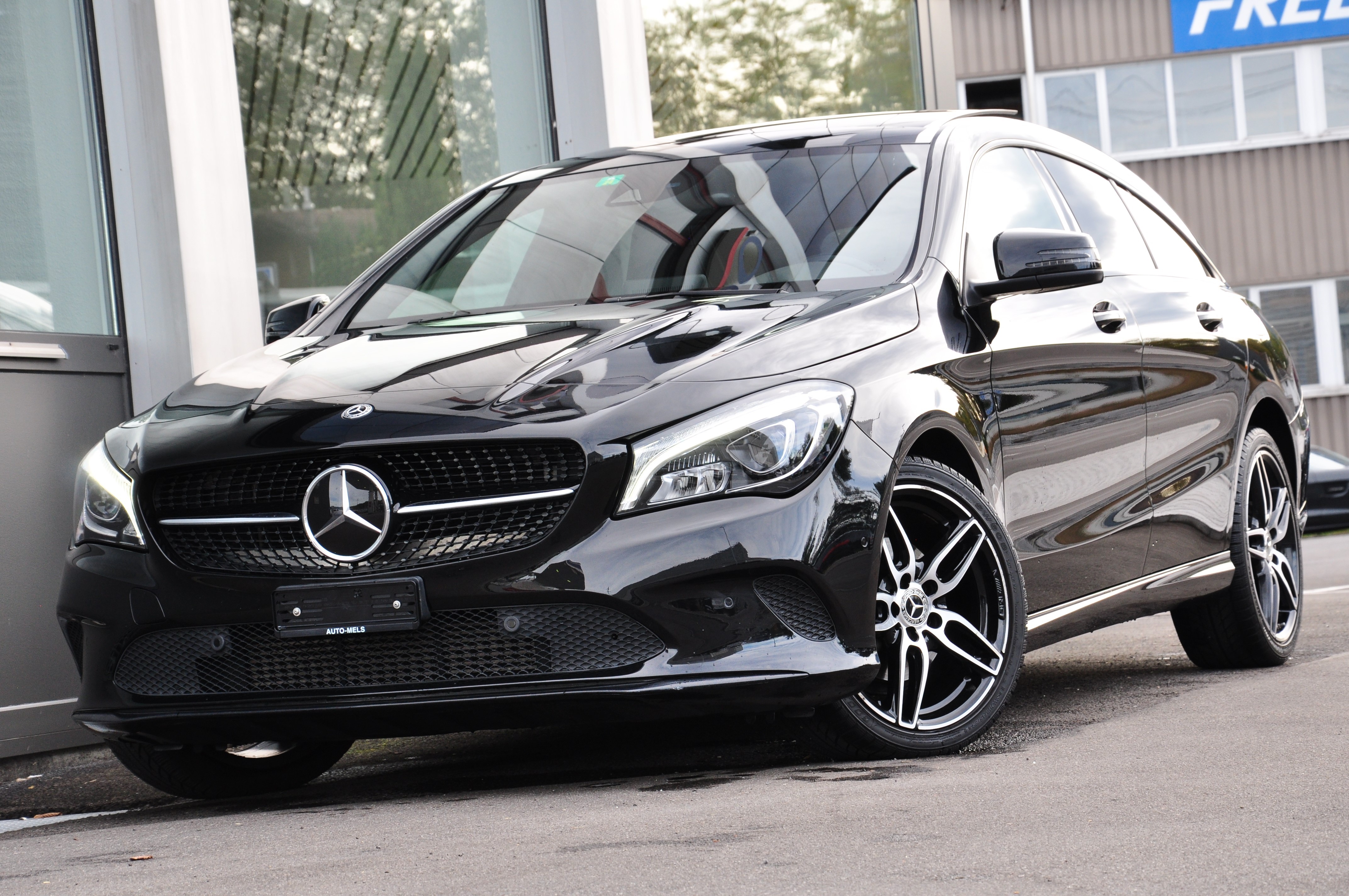 MERCEDES-BENZ CLA Shooting Brake 200 Night Star 7G-DCT