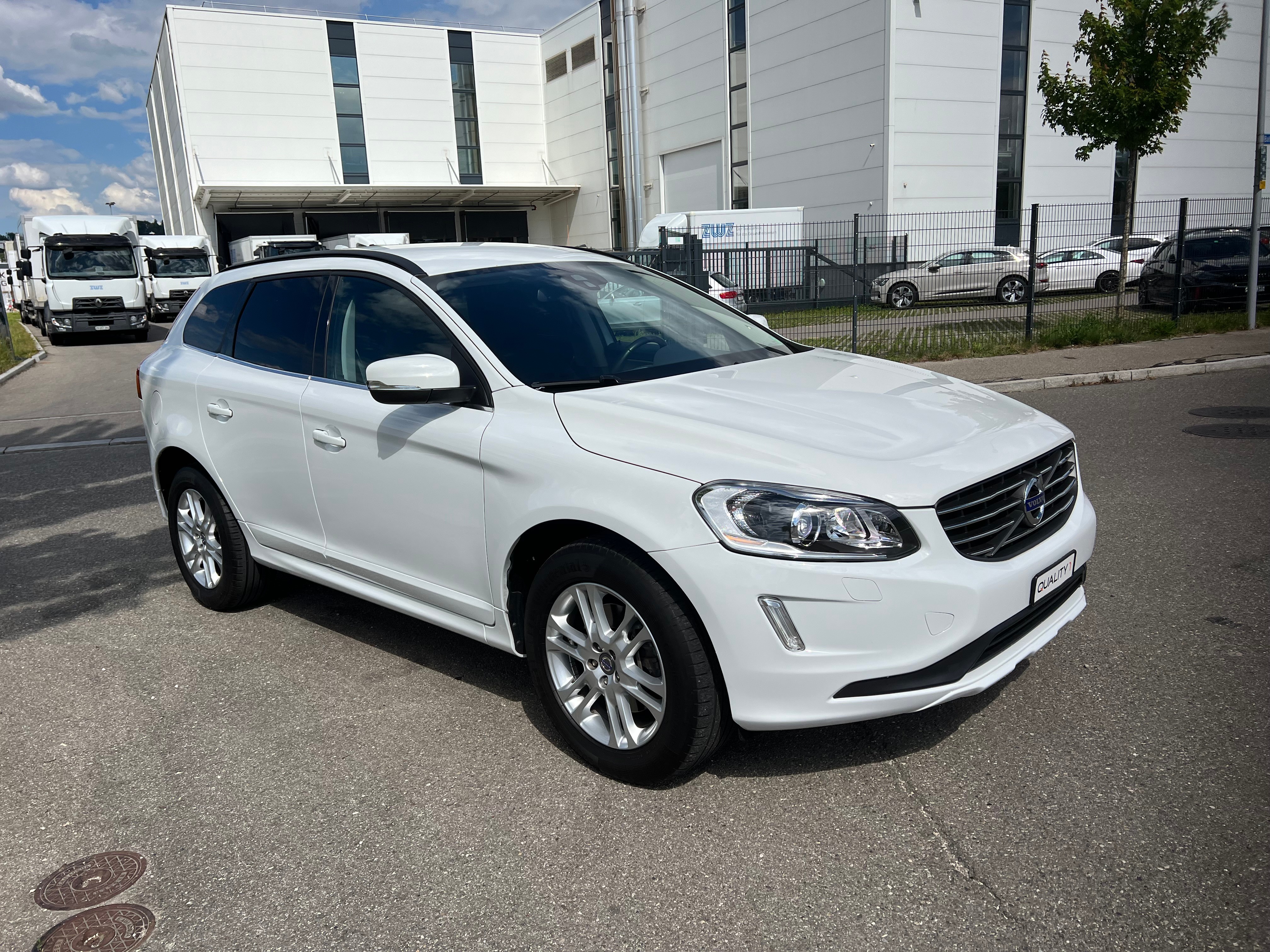 VOLVO XC60 D4 AWD Momentum Geartronic