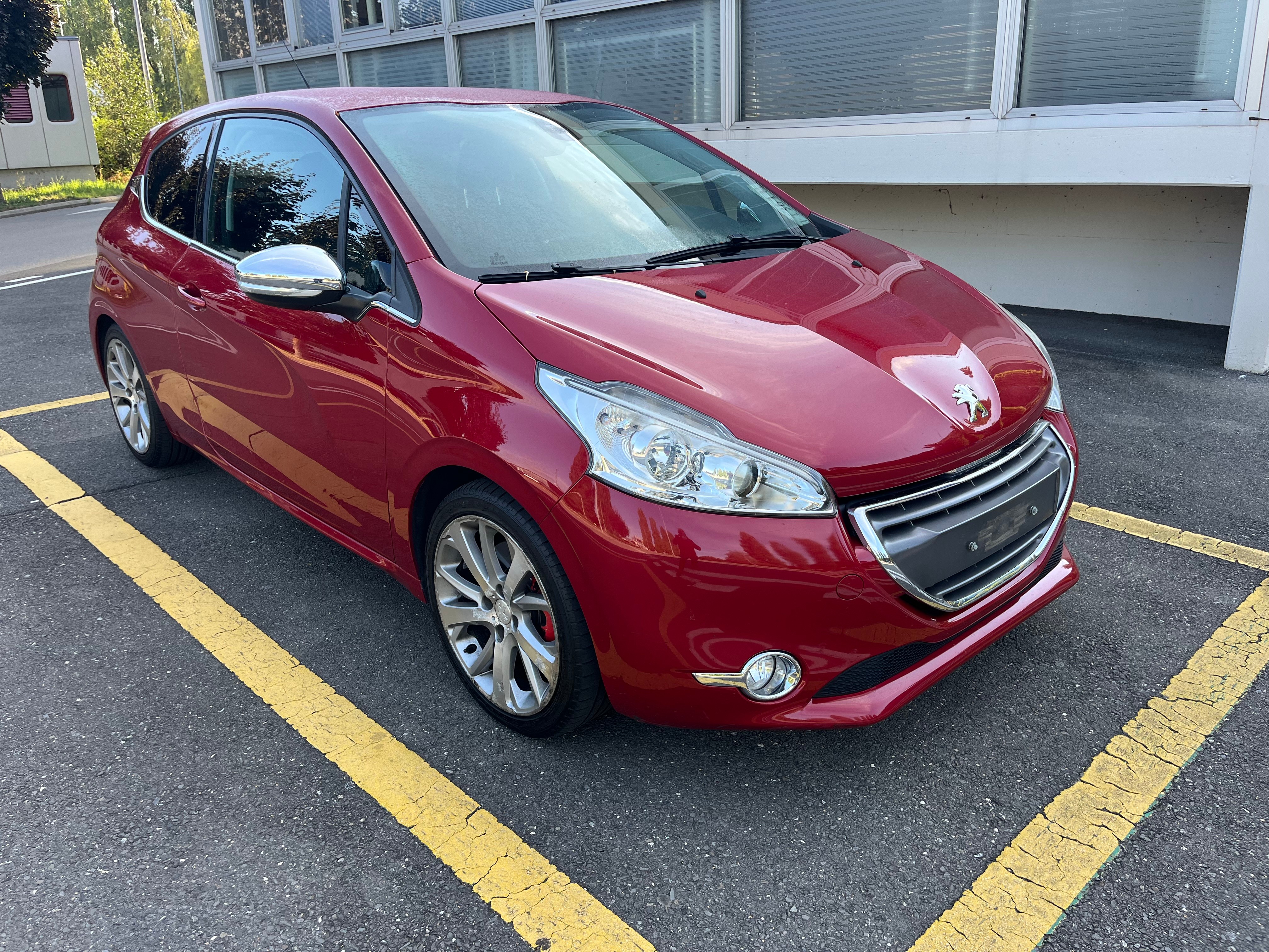 PEUGEOT 208 1.6 Turbo Allure