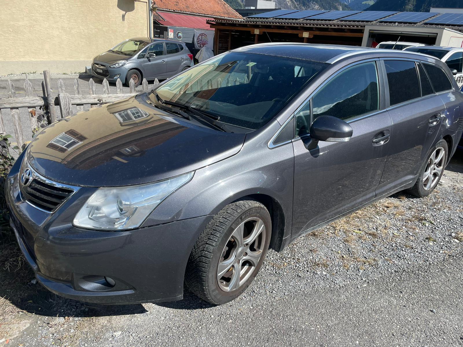 TOYOTA Avensis Sportswagon 2.2D-4D Linea Luna