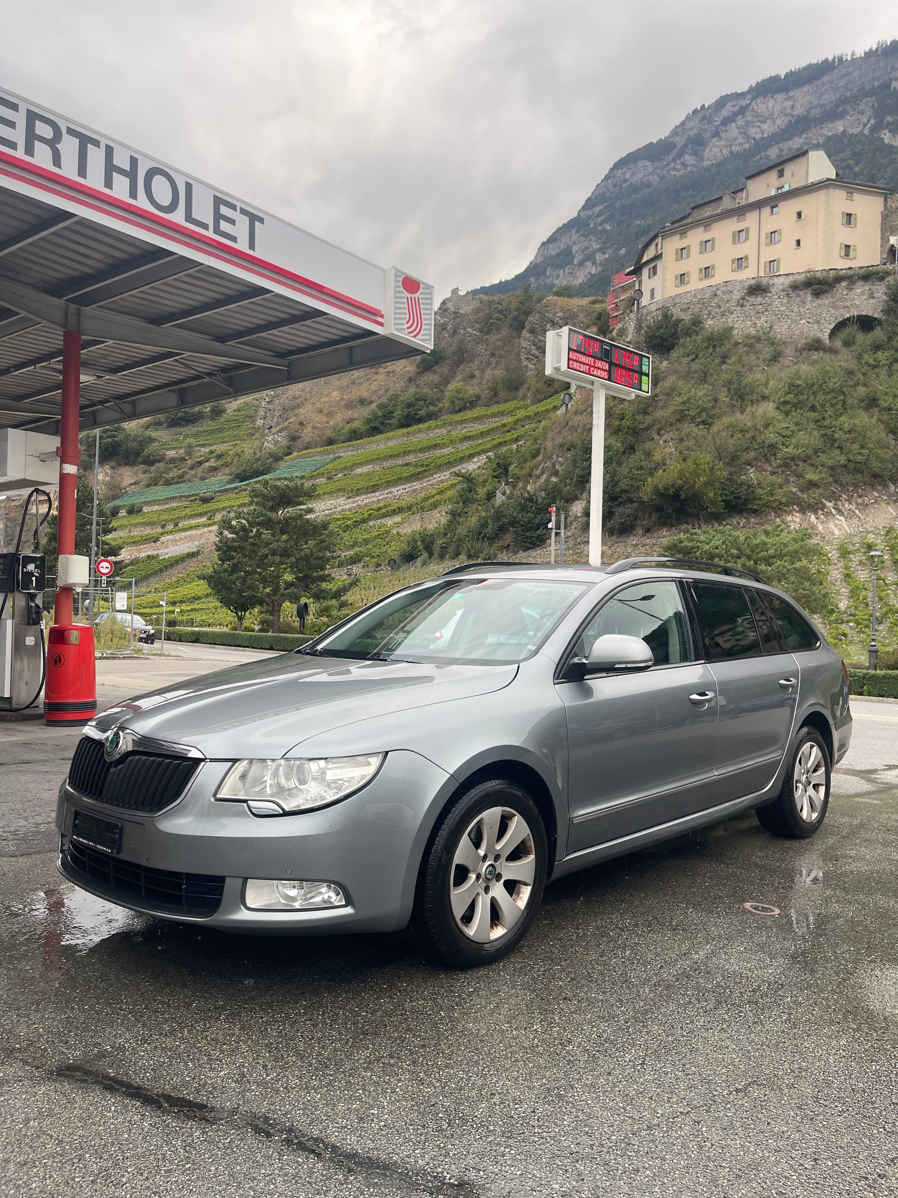 SKODA Superb Combi 2.0 TDi Ambition DSG